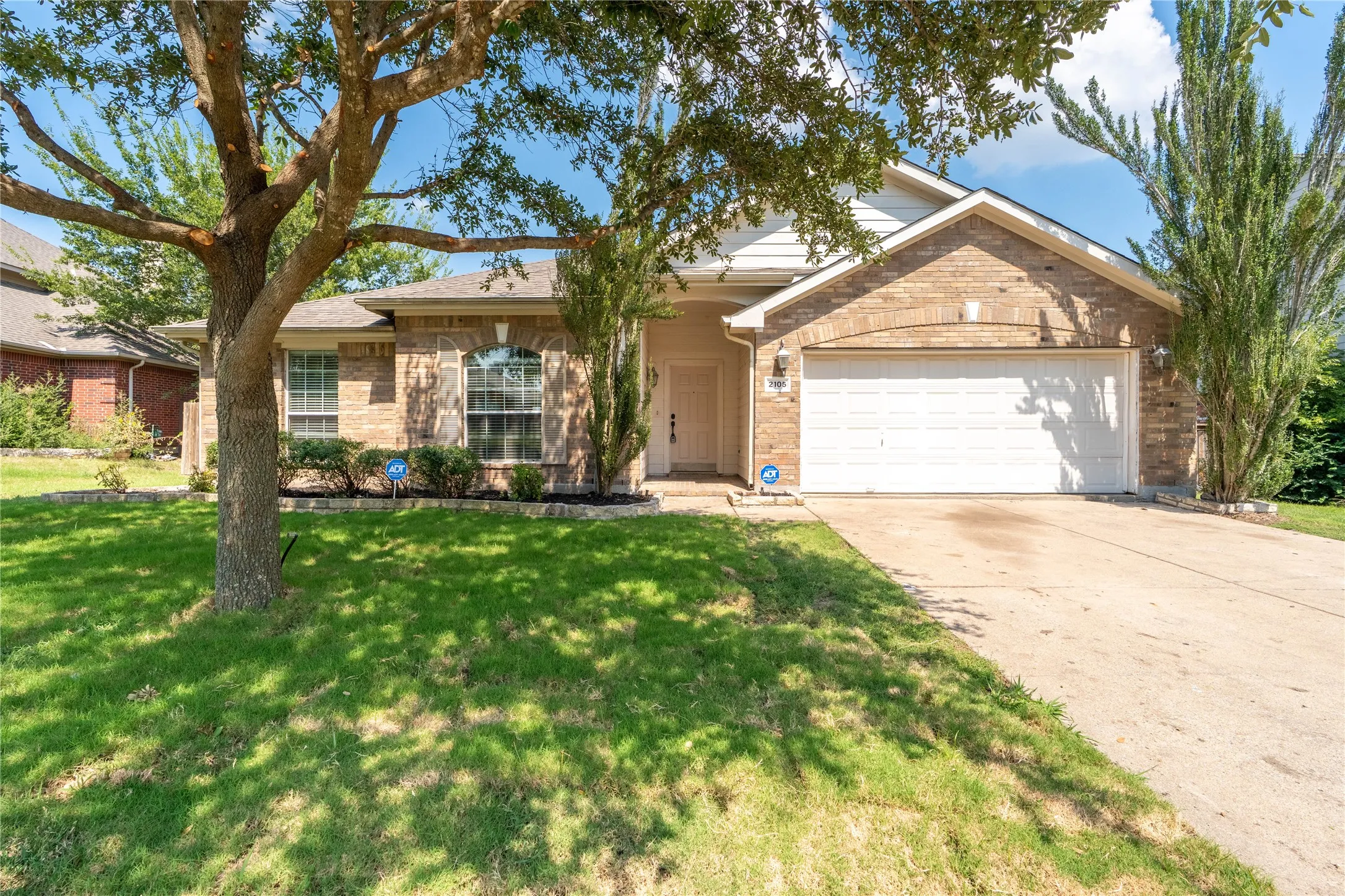 Single Family Residence For Rent in Kaufman County , 2105 Sumac Drive, Forney, Texas 75126, 4 Bedroom, 2 Bathroom, 2 Garage spaces, 2,471 Sqft, built in 2004, mls#21403536, Real Estate Agent in Forney, Homes For Rent in Kaufman county, Homes For Rent in Forney, Realtor in Forney Texas, Real Estate Brokerage Independent Realty Texas, Luminita Cordes Realtor
