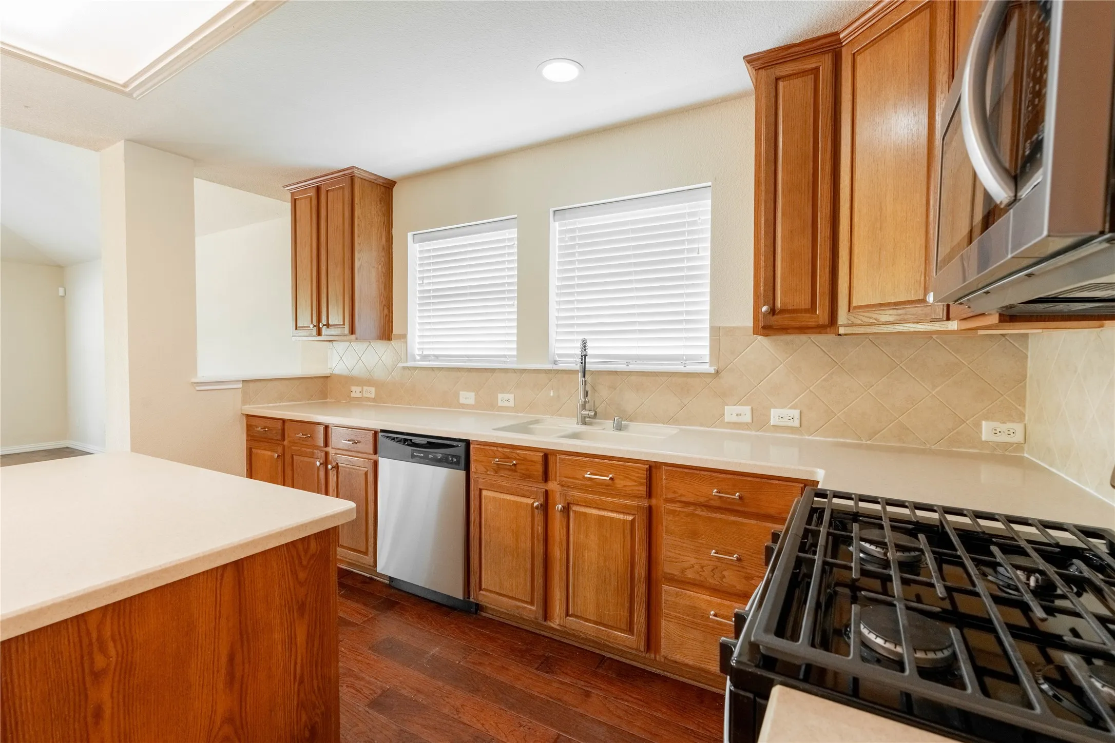 Single Family Residence For Rent in Kaufman County , 2105 Sumac Drive, Forney, Texas 75126, 4 Bedroom, 2 Bathroom, 2 Garage spaces, 2,471 Sqft, built in 2004, mls#21403536, Real Estate Agent in Forney, Homes For Rent in Kaufman county, Homes For Rent in Forney, Realtor in Forney Texas, Real Estate Brokerage Independent Realty Texas, Luminita Cordes Realtor