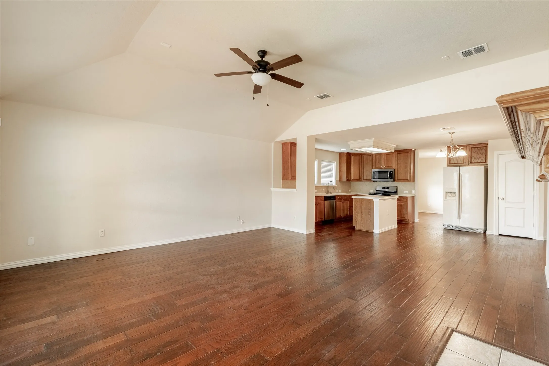 Single Family Residence For Rent in Kaufman County , 2105 Sumac Drive, Forney, Texas 75126, 4 Bedroom, 2 Bathroom, 2 Garage spaces, 2,471 Sqft, built in 2004, mls#21403536, Real Estate Agent in Forney, Homes For Rent in Kaufman county, Homes For Rent in Forney, Realtor in Forney Texas, Real Estate Brokerage Independent Realty Texas, Luminita Cordes Realtor