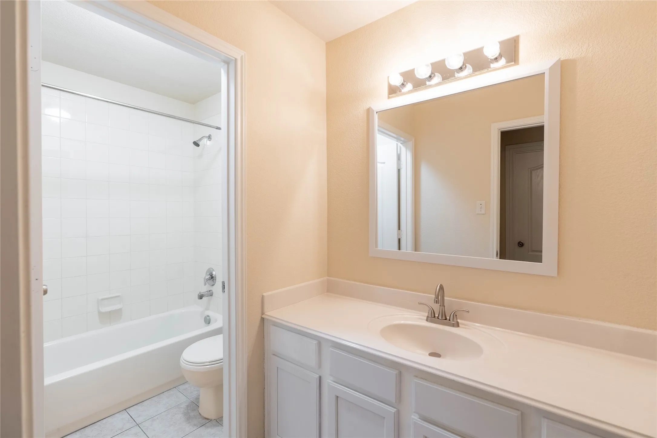 Single Family Residence For Rent in Kaufman County , 2105 Sumac Drive, Forney, Texas 75126, 4 Bedroom, 2 Bathroom, 2 Garage spaces, 2,471 Sqft, built in 2004, mls#21403536, Real Estate Agent in Forney, Homes For Rent in Kaufman county, Homes For Rent in Forney, Realtor in Forney Texas, Real Estate Brokerage Independent Realty Texas, Luminita Cordes Realtor