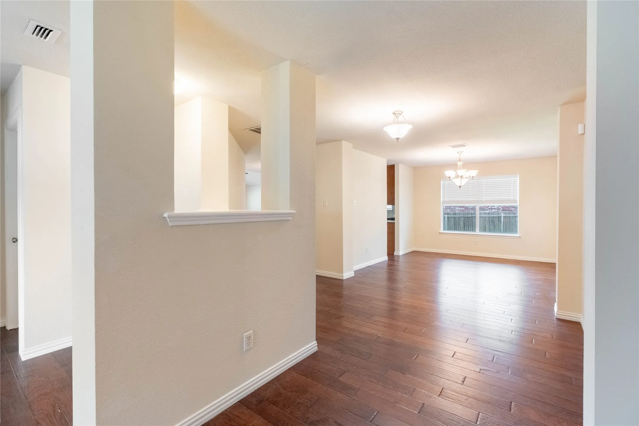 Single Family Residence For Rent in Kaufman County , 2105 Sumac Drive, Forney, Texas 75126, 4 Bedroom, 2 Bathroom, 2 Garage spaces, 2,471 Sqft, built in 2004, mls#21403536, Real Estate Agent in Forney, Homes For Rent in Kaufman county, Homes For Rent in Forney, Realtor in Forney Texas, Real Estate Brokerage Independent Realty Texas, Luminita Cordes Realtor