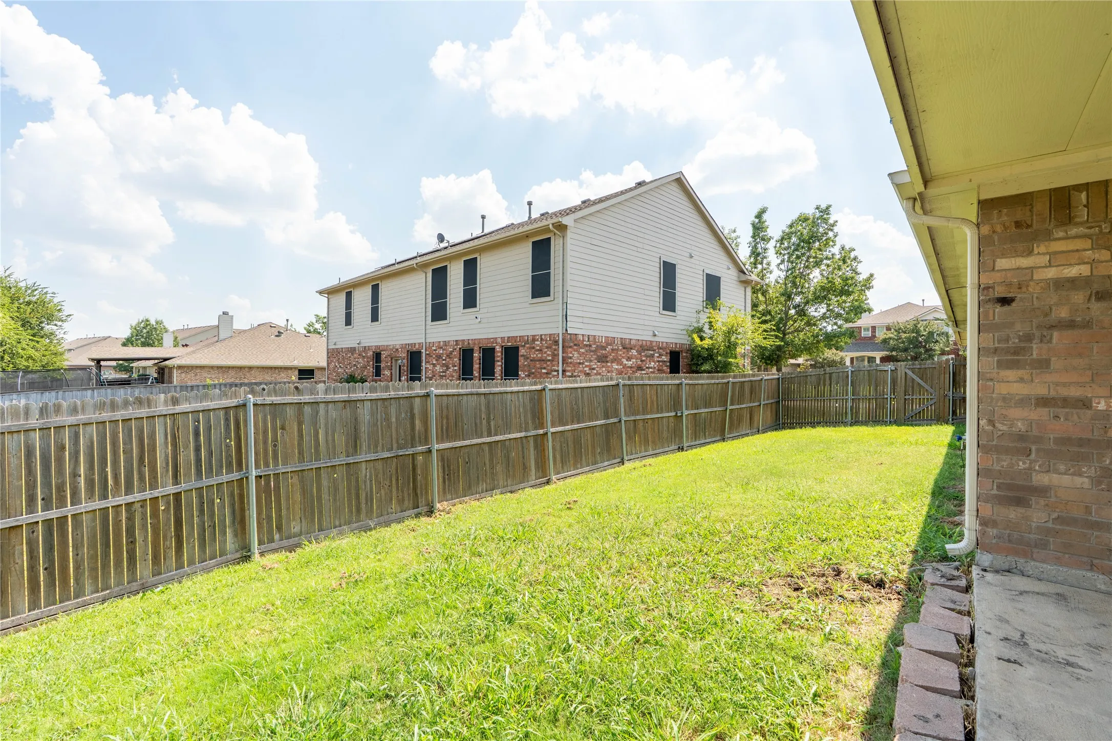 Single Family Residence For Rent in Kaufman County , 2105 Sumac Drive, Forney, Texas 75126, 4 Bedroom, 2 Bathroom, 2 Garage spaces, 2,471 Sqft, built in 2004, mls#21403536, Real Estate Agent in Forney, Homes For Rent in Kaufman county, Homes For Rent in Forney, Realtor in Forney Texas, Real Estate Brokerage Independent Realty Texas, Luminita Cordes Realtor