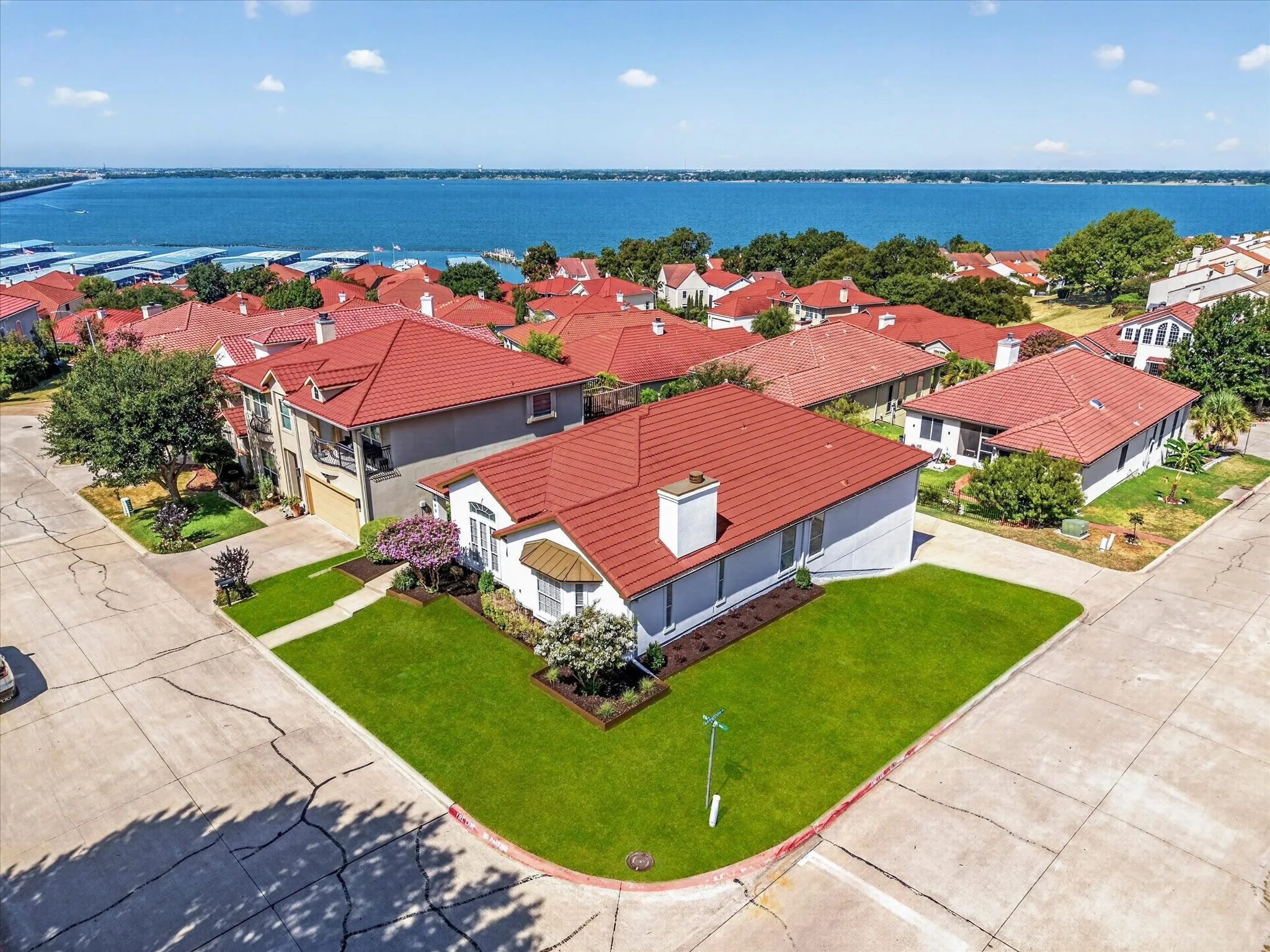 Single Family Residence For Rent in Rockwall County , 1860 Tahoe Drive, Rockwall, Texas 75087, 3 Bedroom, 2 Bathroom, 2 Garage spaces, 2,570 Sqft, built in 2000, mls#21403891, Real Estate Agent in Rockwall, Homes For Rent in Rockwall county, Homes For Rent in Rockwall, Realtor in Rockwall Texas, Real Estate Brokerage Independent Realty Texas, Luminita Cordes Realtor