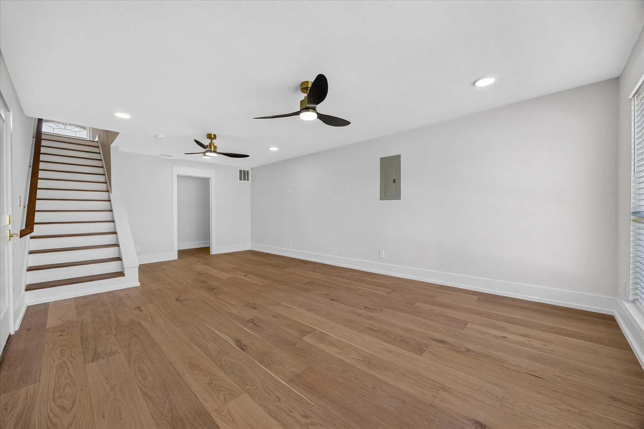 Single Family Residence For Rent in Rockwall County , 1860 Tahoe Drive, Rockwall, Texas 75087, 3 Bedroom, 2 Bathroom, 2 Garage spaces, 2,570 Sqft, built in 2000, mls#21403891, Real Estate Agent in Rockwall, Homes For Rent in Rockwall county, Homes For Rent in Rockwall, Realtor in Rockwall Texas, Real Estate Brokerage Independent Realty Texas, Luminita Cordes Realtor