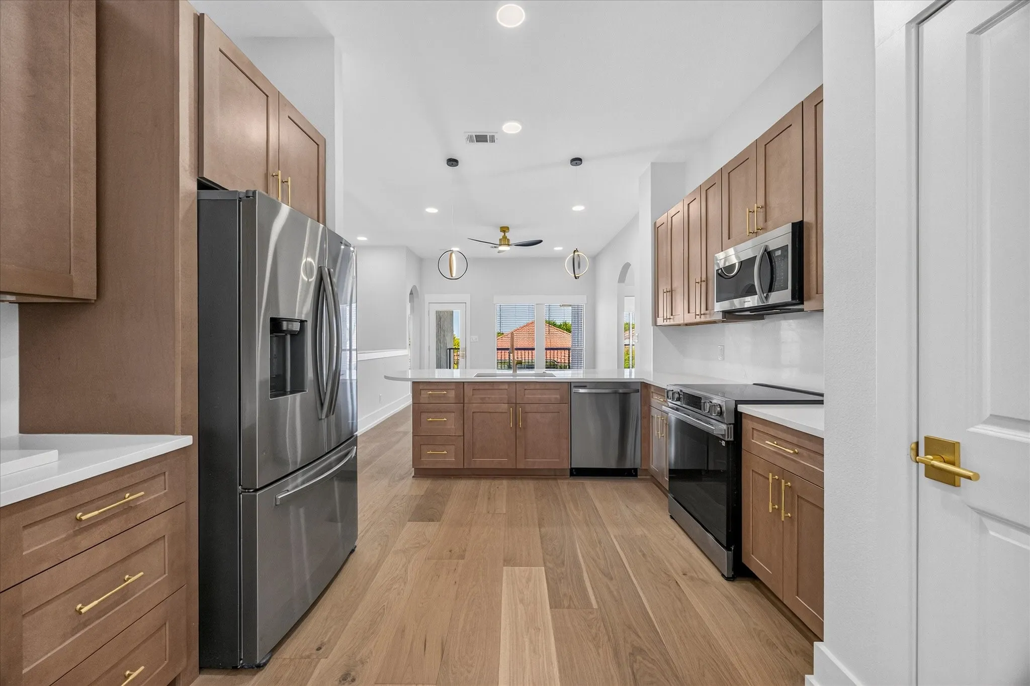 Single Family Residence For Rent in Rockwall County , 1860 Tahoe Drive, Rockwall, Texas 75087, 3 Bedroom, 2 Bathroom, 2 Garage spaces, 2,570 Sqft, built in 2000, mls#21403891, Real Estate Agent in Rockwall, Homes For Rent in Rockwall county, Homes For Rent in Rockwall, Realtor in Rockwall Texas, Real Estate Brokerage Independent Realty Texas, Luminita Cordes Realtor