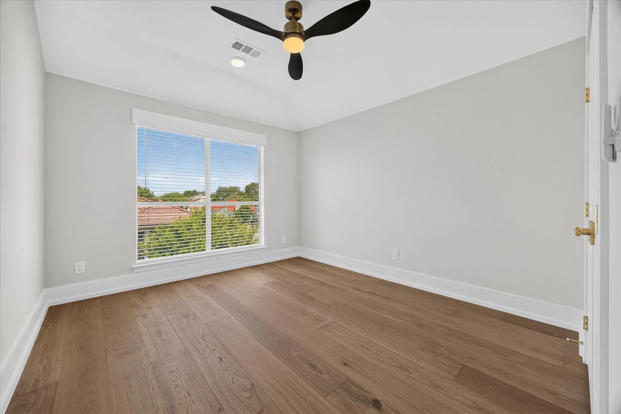 Single Family Residence For Rent in Rockwall County , 1860 Tahoe Drive, Rockwall, Texas 75087, 3 Bedroom, 2 Bathroom, 2 Garage spaces, 2,570 Sqft, built in 2000, mls#21403891, Real Estate Agent in Rockwall, Homes For Rent in Rockwall county, Homes For Rent in Rockwall, Realtor in Rockwall Texas, Real Estate Brokerage Independent Realty Texas, Luminita Cordes Realtor