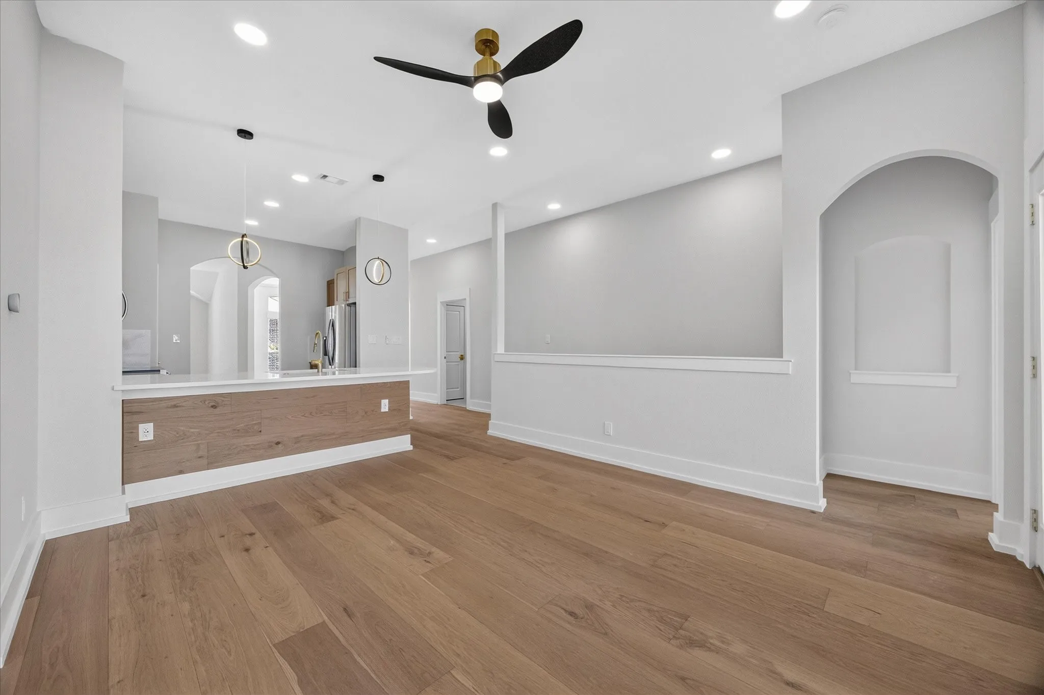 Single Family Residence For Rent in Rockwall County , 1860 Tahoe Drive, Rockwall, Texas 75087, 3 Bedroom, 2 Bathroom, 2 Garage spaces, 2,570 Sqft, built in 2000, mls#21403891, Real Estate Agent in Rockwall, Homes For Rent in Rockwall county, Homes For Rent in Rockwall, Realtor in Rockwall Texas, Real Estate Brokerage Independent Realty Texas, Luminita Cordes Realtor
