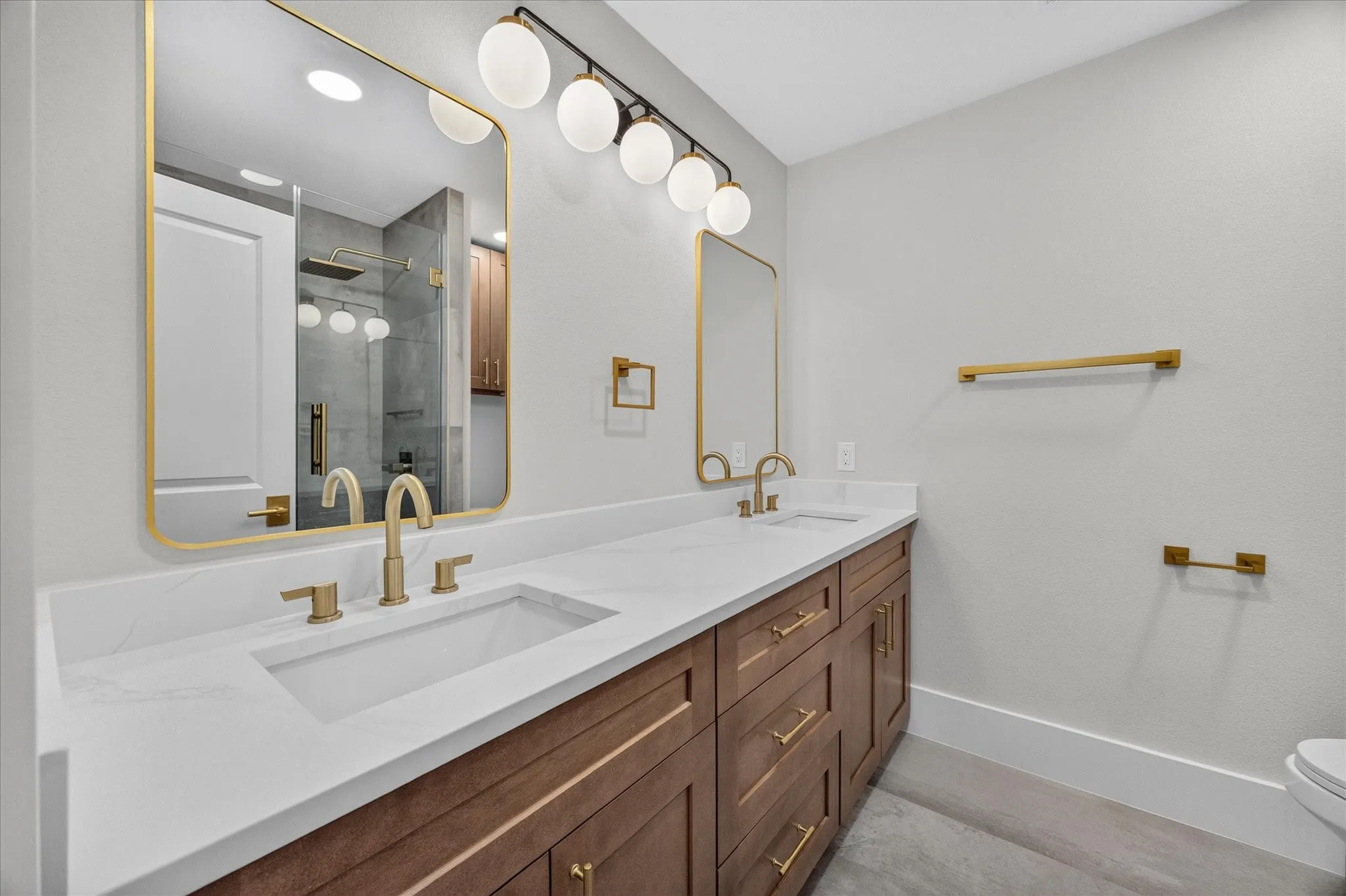 Single Family Residence For Rent in Rockwall County , 1860 Tahoe Drive, Rockwall, Texas 75087, 3 Bedroom, 2 Bathroom, 2 Garage spaces, 2,570 Sqft, built in 2000, mls#21403891, Real Estate Agent in Rockwall, Homes For Rent in Rockwall county, Homes For Rent in Rockwall, Realtor in Rockwall Texas, Real Estate Brokerage Independent Realty Texas, Luminita Cordes Realtor