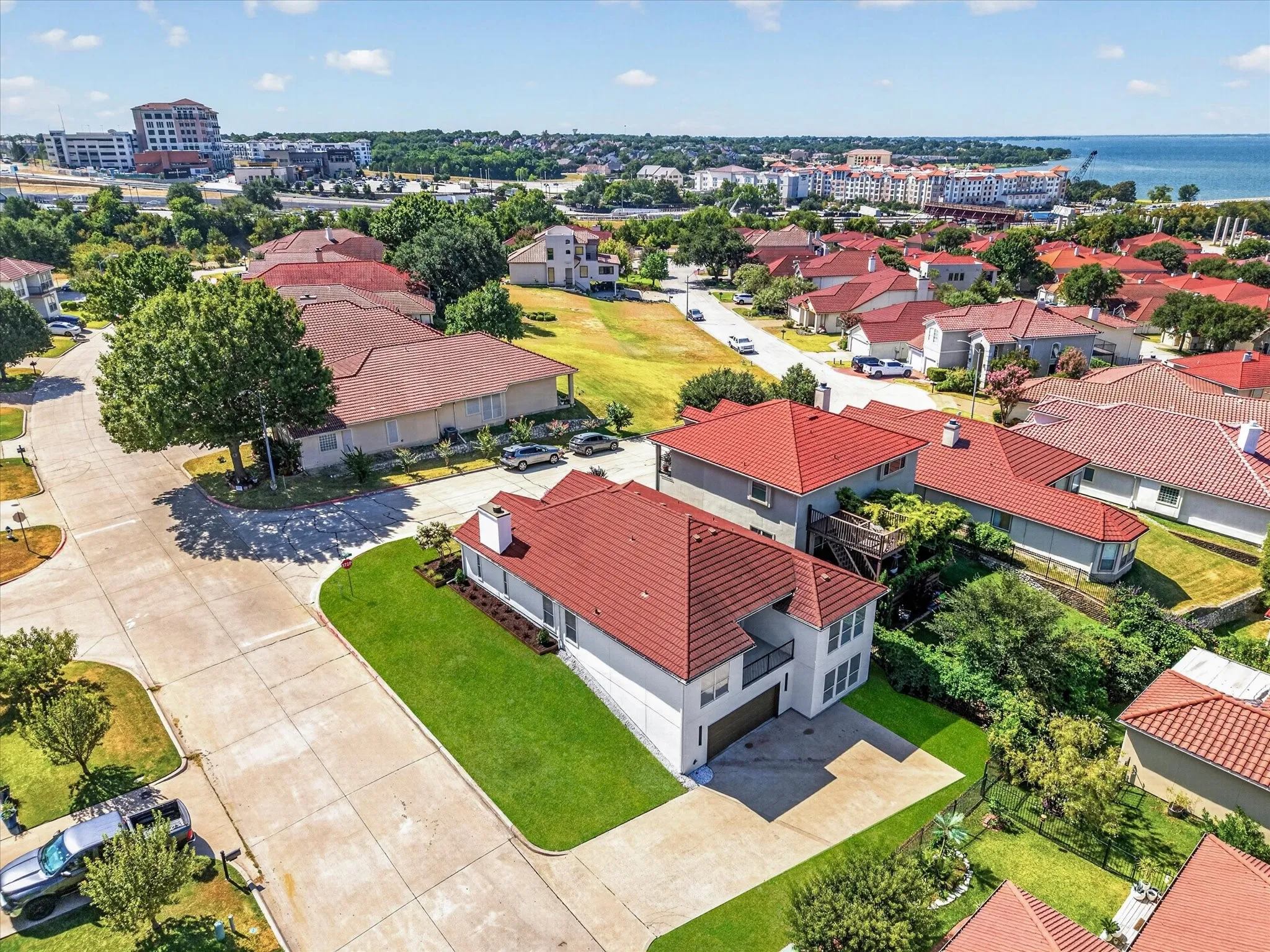 Single Family Residence For Rent in Rockwall County , 1860 Tahoe Drive, Rockwall, Texas 75087, 3 Bedroom, 2 Bathroom, 2 Garage spaces, 2,570 Sqft, built in 2000, mls#21403891, Real Estate Agent in Rockwall, Homes For Rent in Rockwall county, Homes For Rent in Rockwall, Realtor in Rockwall Texas, Real Estate Brokerage Independent Realty Texas, Luminita Cordes Realtor