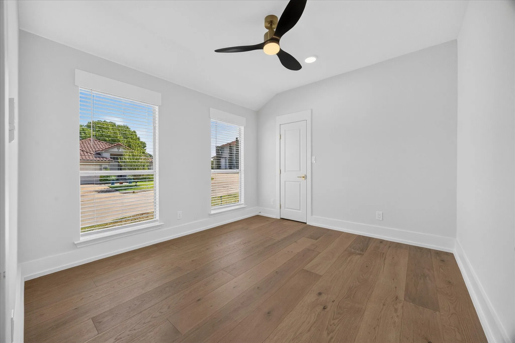 Single Family Residence For Rent in Rockwall County , 1860 Tahoe Drive, Rockwall, Texas 75087, 3 Bedroom, 2 Bathroom, 2 Garage spaces, 2,570 Sqft, built in 2000, mls#21403891, Real Estate Agent in Rockwall, Homes For Rent in Rockwall county, Homes For Rent in Rockwall, Realtor in Rockwall Texas, Real Estate Brokerage Independent Realty Texas, Luminita Cordes Realtor