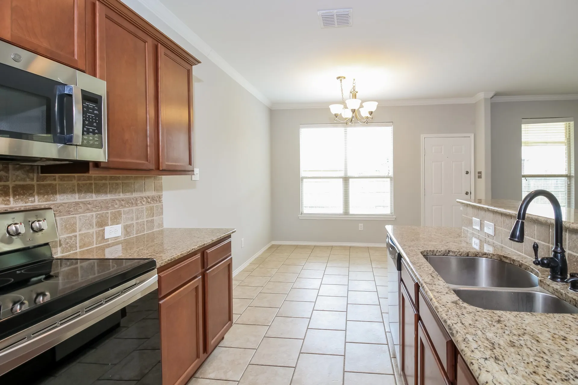 Single Family Residence For Rent in Johnson County , 1333 Shelley Drive, Burleson, Texas 76028, 4 Bedroom, 3 Bathroom, 2 Garage spaces, 2,912 Sqft, built in 2010, mls#21403893, Real Estate Agent in Burleson, Homes For Rent in Johnson county, Homes For Rent in Burleson, Realtor in Burleson Texas, Real Estate Brokerage Independent Realty Texas, Luminita Cordes Realtor