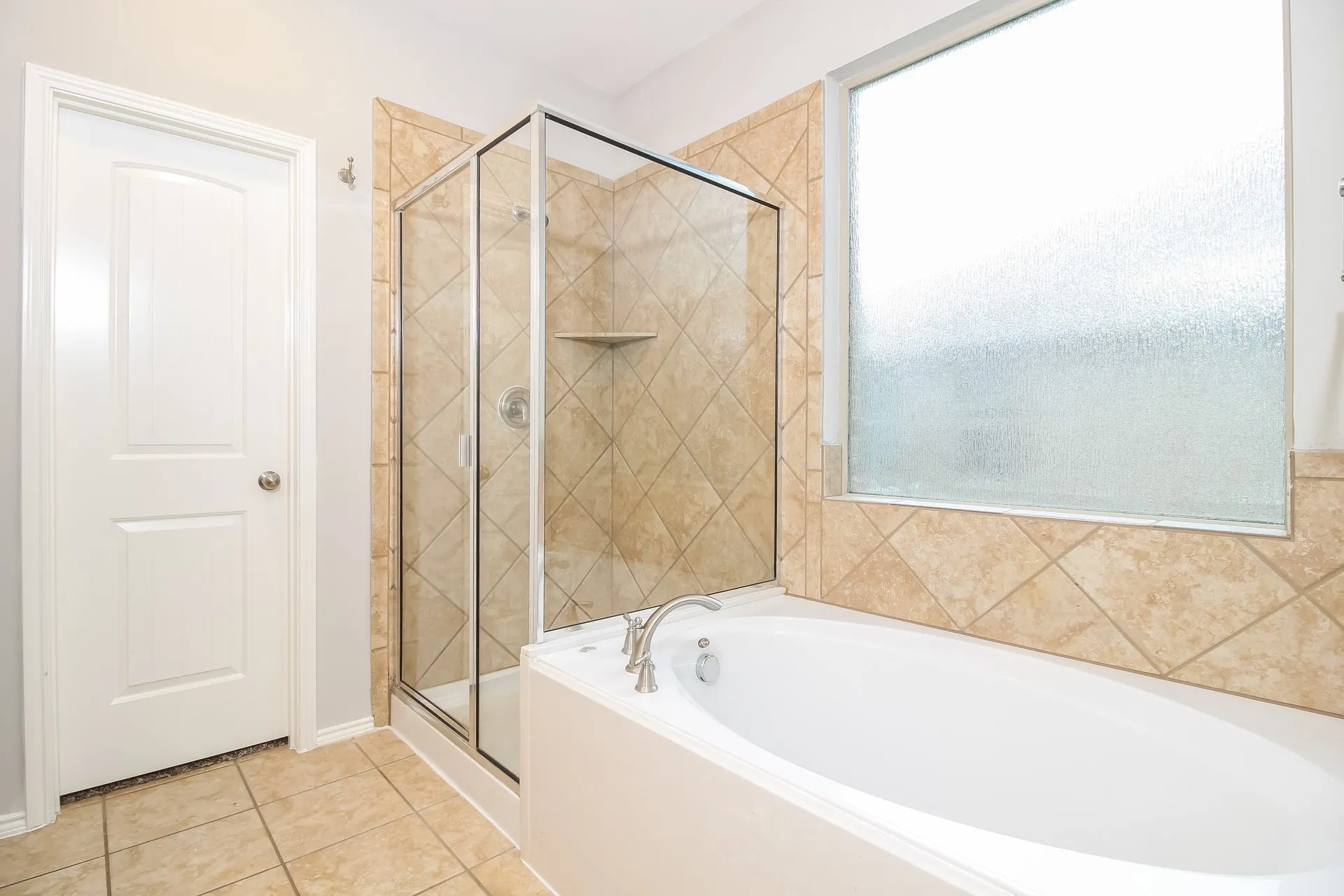 Single Family Residence For Rent in Johnson County , 1333 Shelley Drive, Burleson, Texas 76028, 4 Bedroom, 3 Bathroom, 2 Garage spaces, 2,912 Sqft, built in 2010, mls#21403893, Real Estate Agent in Burleson, Homes For Rent in Johnson county, Homes For Rent in Burleson, Realtor in Burleson Texas, Real Estate Brokerage Independent Realty Texas, Luminita Cordes Realtor