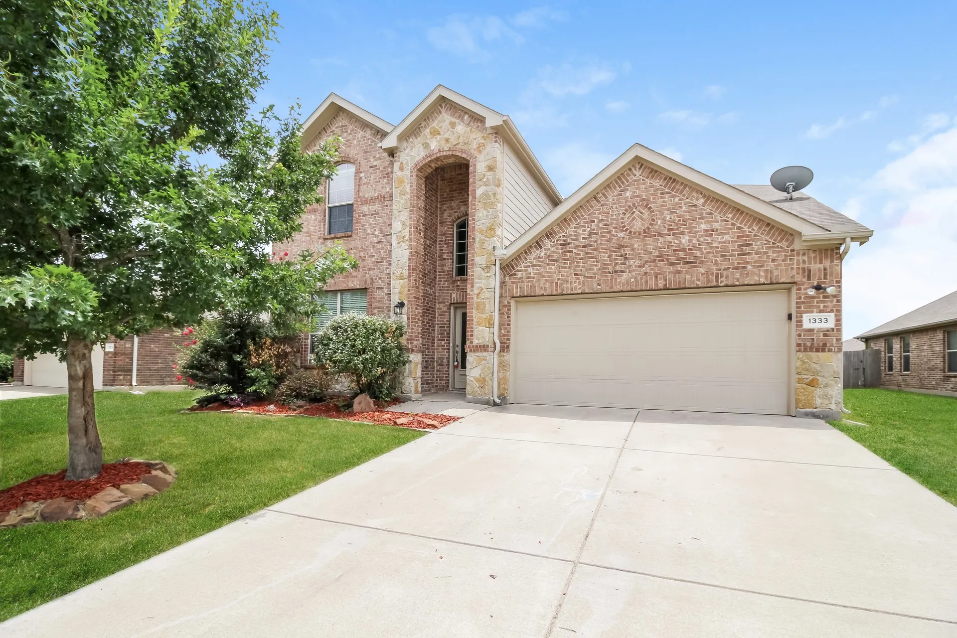 Single Family Residence For Rent in Johnson County , 1333 Shelley Drive, Burleson, Texas 76028, 4 Bedroom, 3 Bathroom, 2 Garage spaces, 2,912 Sqft, built in 2010, mls#21403893, Real Estate Agent in Burleson, Homes For Rent in Johnson county, Homes For Rent in Burleson, Realtor in Burleson Texas, Real Estate Brokerage Independent Realty Texas, Luminita Cordes Realtor