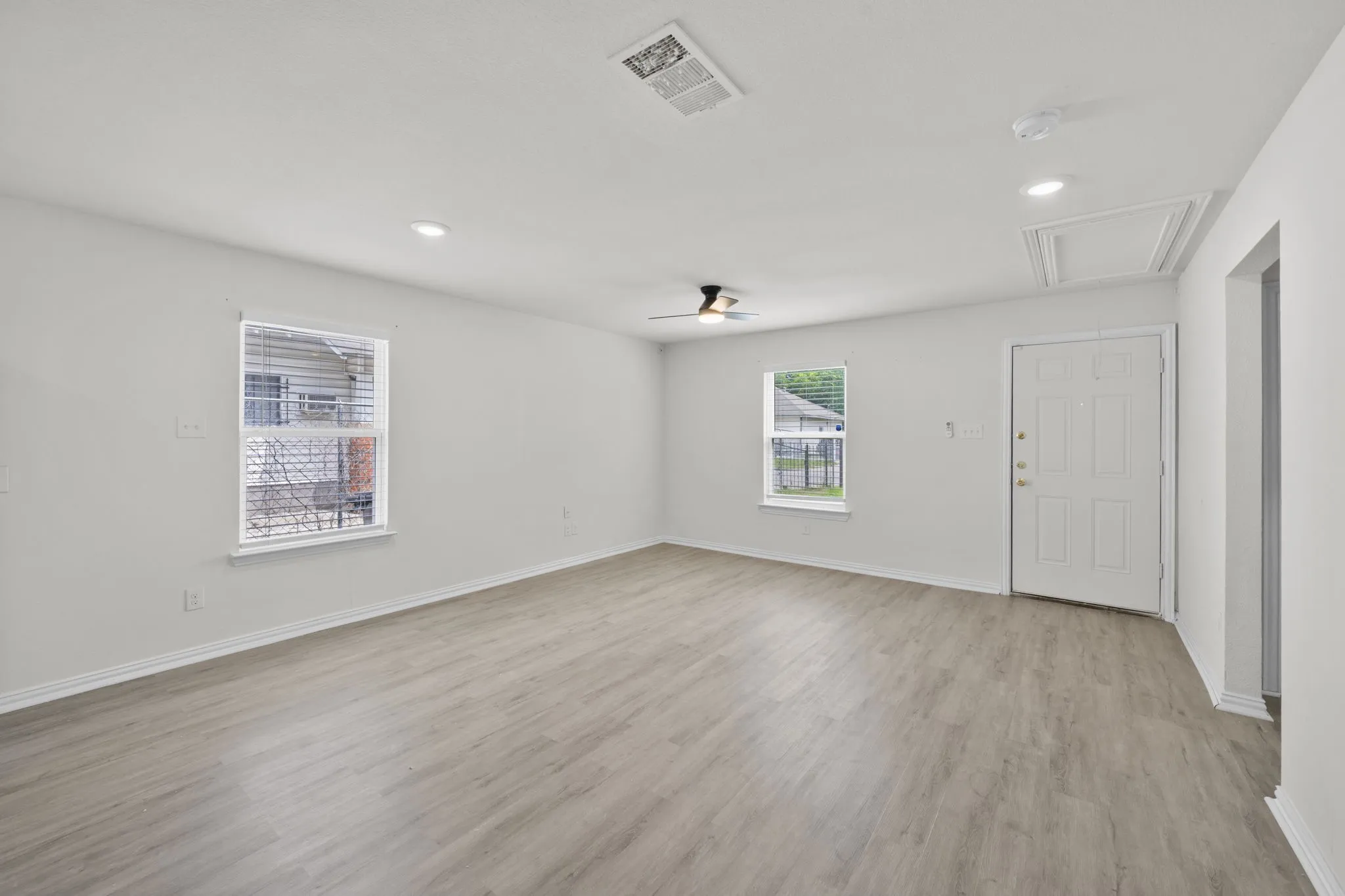 Single Family Residence For Rent in Tarrant County , 1317 Denver. Avenue, Fort Worth, Texas 76164, 3 Bedroom, 2 Bathroom, 1 Garage spaces, 984 Sqft, built in 2020, mls#21403894, Real Estate Agent in Fort Worth, Homes For Rent in Tarrant county, Homes For Rent in Fort Worth, Realtor in Fort Worth Texas, Real Estate Brokerage Independent Realty Texas, Luminita Cordes Realtor