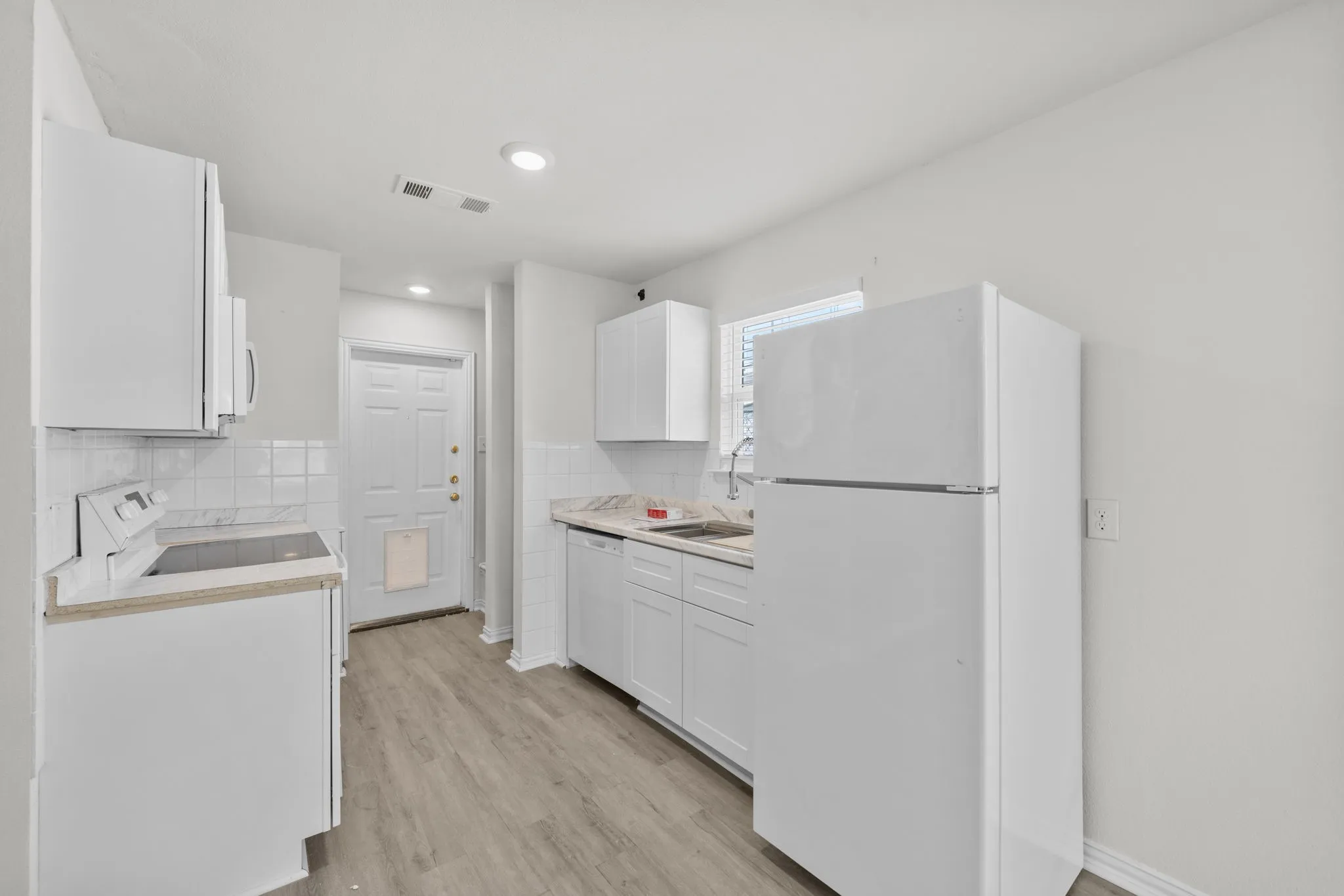 Single Family Residence For Rent in Tarrant County , 1317 Denver. Avenue, Fort Worth, Texas 76164, 3 Bedroom, 2 Bathroom, 1 Garage spaces, 984 Sqft, built in 2020, mls#21403894, Real Estate Agent in Fort Worth, Homes For Rent in Tarrant county, Homes For Rent in Fort Worth, Realtor in Fort Worth Texas, Real Estate Brokerage Independent Realty Texas, Luminita Cordes Realtor