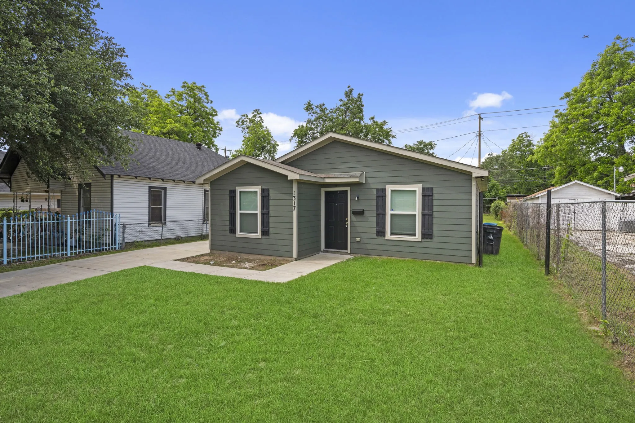 Single Family Residence For Rent in Tarrant County , 1317 Denver. Avenue, Fort Worth, Texas 76164, 3 Bedroom, 2 Bathroom, 1 Garage spaces, 984 Sqft, built in 2020, mls#21403894, Real Estate Agent in Fort Worth, Homes For Rent in Tarrant county, Homes For Rent in Fort Worth, Realtor in Fort Worth Texas, Real Estate Brokerage Independent Realty Texas, Luminita Cordes Realtor