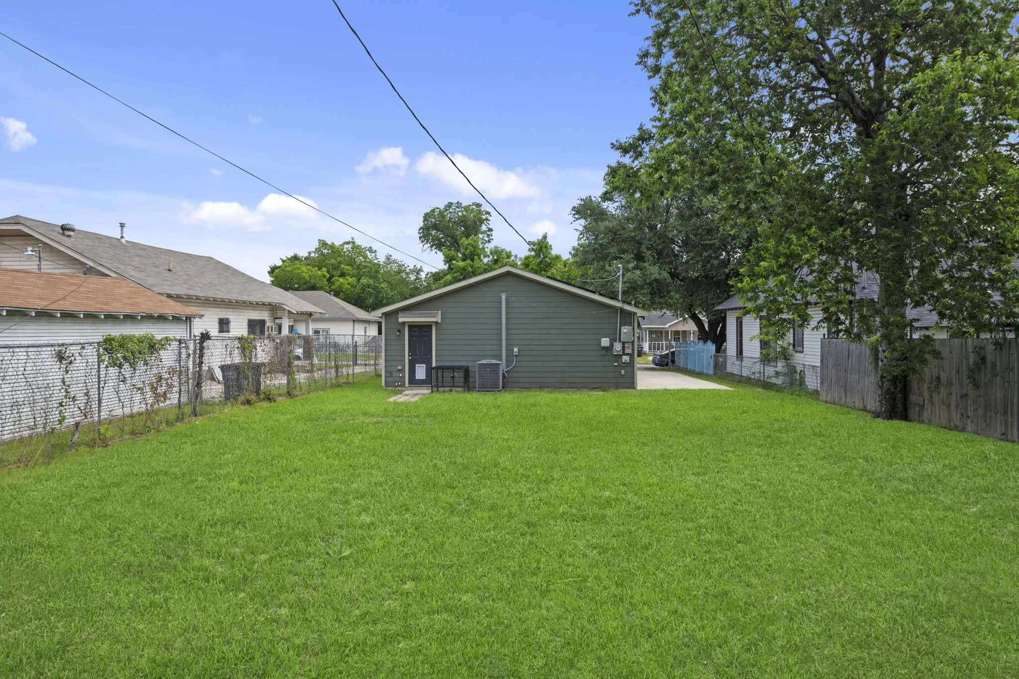 Single Family Residence For Rent in Tarrant County , 1317 Denver. Avenue, Fort Worth, Texas 76164, 3 Bedroom, 2 Bathroom, 1 Garage spaces, 984 Sqft, built in 2020, mls#21403894, Real Estate Agent in Fort Worth, Homes For Rent in Tarrant county, Homes For Rent in Fort Worth, Realtor in Fort Worth Texas, Real Estate Brokerage Independent Realty Texas, Luminita Cordes Realtor