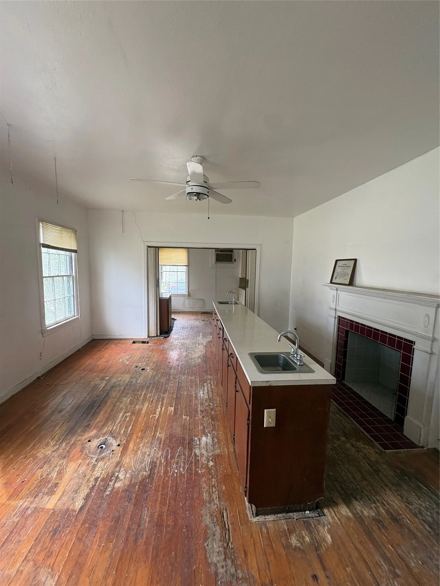 Single Family Residence For Sale in Hopkins County , 424 Church Street, Sulphur Springs, Texas 75482, 2 Bedroom, 2 Bathroom, 2 Garage spaces, 1,398 Sqft, built in 1960, mls#21403789, Real Estate Agent in Sulphur Springs, Homes For Sale in Hopkins county, Homes For Sale in Sulphur Springs, Realtor in Sulphur Springs Texas, Real Estate Brokerage Independent Realty Texas, Luminita Cordes Realtor