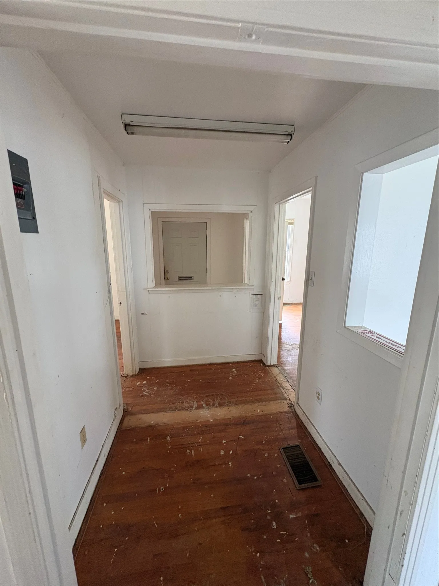 Single Family Residence For Sale in Hopkins County , 424 Church Street, Sulphur Springs, Texas 75482, 2 Bedroom, 2 Bathroom, 2 Garage spaces, 1,398 Sqft, built in 1960, mls#21403789, Real Estate Agent in Sulphur Springs, Homes For Sale in Hopkins county, Homes For Sale in Sulphur Springs, Realtor in Sulphur Springs Texas, Real Estate Brokerage Independent Realty Texas, Luminita Cordes Realtor