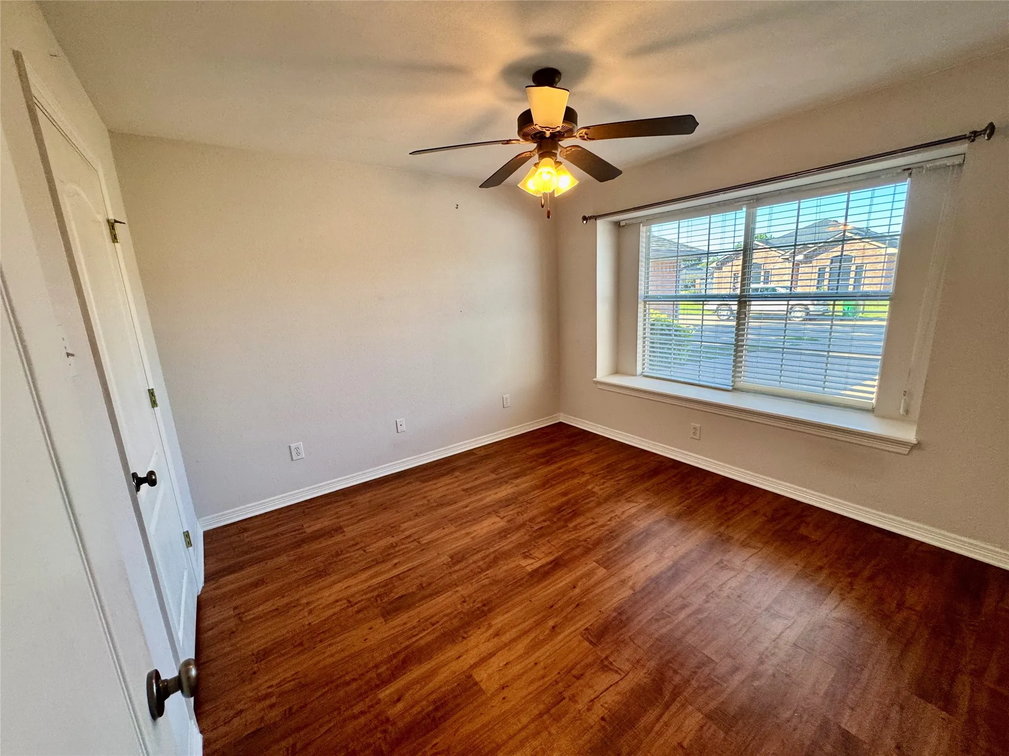 Single Family Residence For Sale in Ellis County , 204 Bluebonnet Lane, Waxahachie, Texas 75165, 2 Bedroom, 2 Bathroom, 2 Garage spaces, 1,450 Sqft, built in 2002, mls#21403746, Real Estate Agent in Waxahachie, Homes For Sale in Ellis county, Homes For Sale in Waxahachie, Realtor in Waxahachie Texas, Real Estate Brokerage Independent Realty Texas, Luminita Cordes Realtor