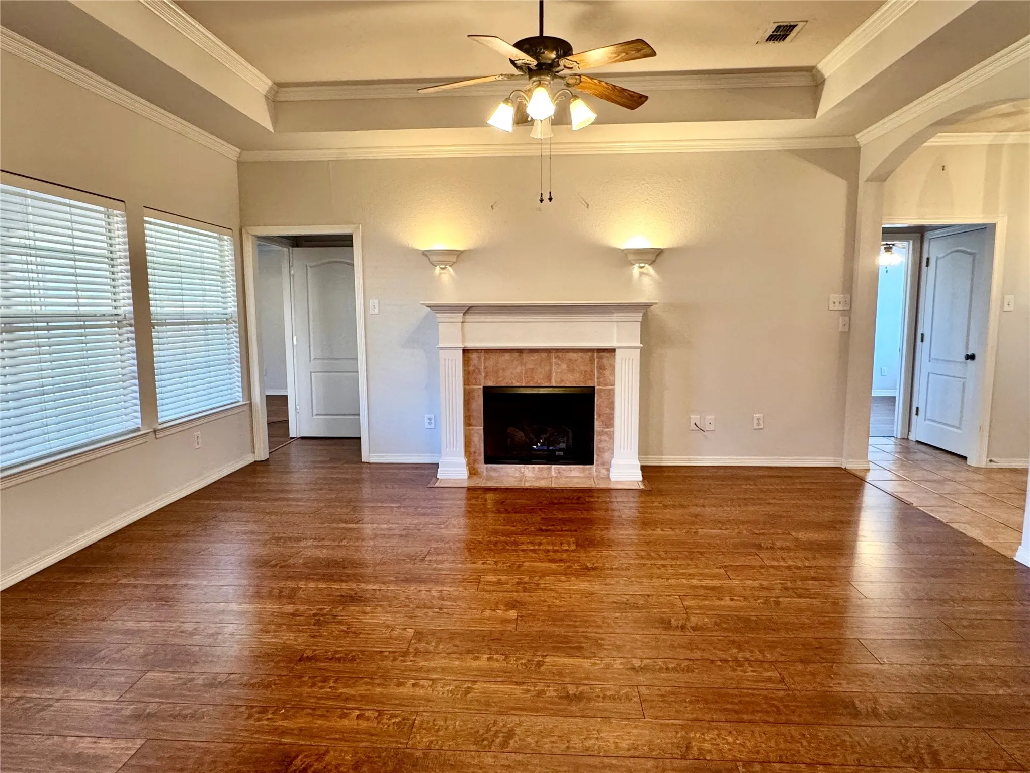 Single Family Residence For Sale in Ellis County , 204 Bluebonnet Lane, Waxahachie, Texas 75165, 2 Bedroom, 2 Bathroom, 2 Garage spaces, 1,450 Sqft, built in 2002, mls#21403746, Real Estate Agent in Waxahachie, Homes For Sale in Ellis county, Homes For Sale in Waxahachie, Realtor in Waxahachie Texas, Real Estate Brokerage Independent Realty Texas, Luminita Cordes Realtor