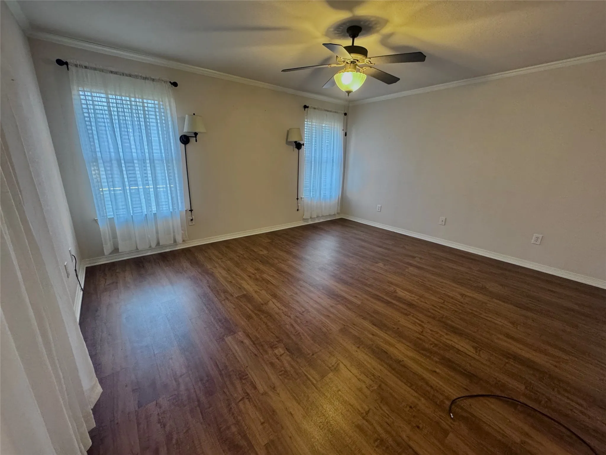 Single Family Residence For Sale in Ellis County , 204 Bluebonnet Lane, Waxahachie, Texas 75165, 2 Bedroom, 2 Bathroom, 2 Garage spaces, 1,450 Sqft, built in 2002, mls#21403746, Real Estate Agent in Waxahachie, Homes For Sale in Ellis county, Homes For Sale in Waxahachie, Realtor in Waxahachie Texas, Real Estate Brokerage Independent Realty Texas, Luminita Cordes Realtor