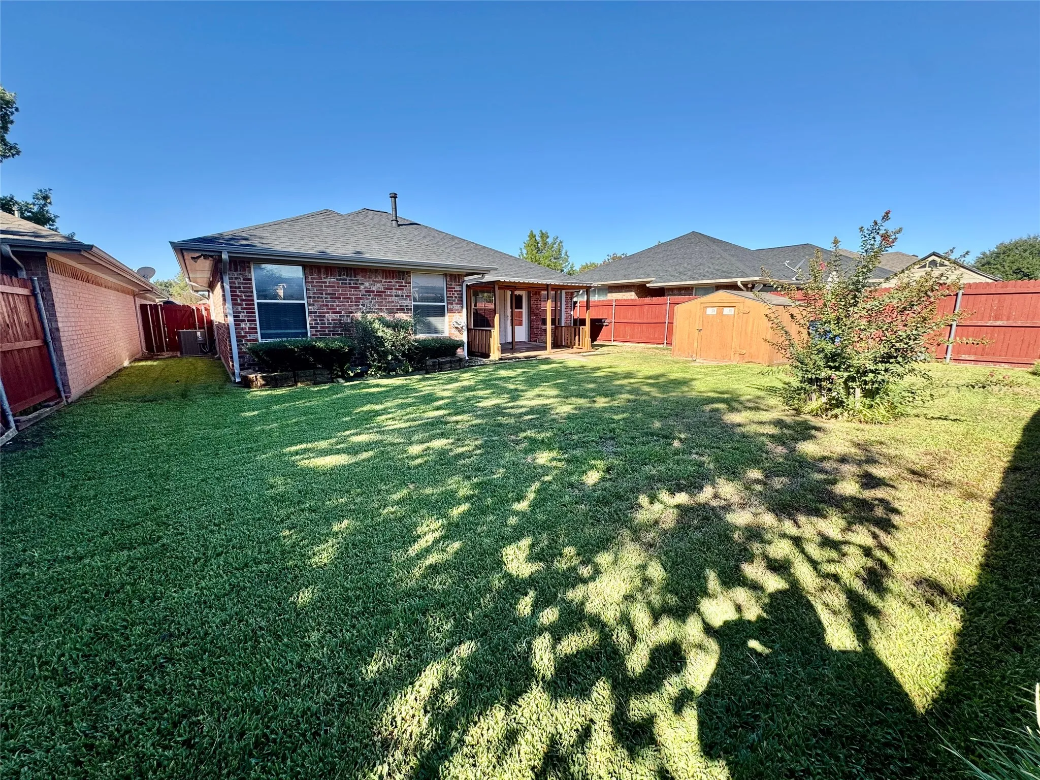 Single Family Residence For Sale in Ellis County , 204 Bluebonnet Lane, Waxahachie, Texas 75165, 2 Bedroom, 2 Bathroom, 2 Garage spaces, 1,450 Sqft, built in 2002, mls#21403746, Real Estate Agent in Waxahachie, Homes For Sale in Ellis county, Homes For Sale in Waxahachie, Realtor in Waxahachie Texas, Real Estate Brokerage Independent Realty Texas, Luminita Cordes Realtor
