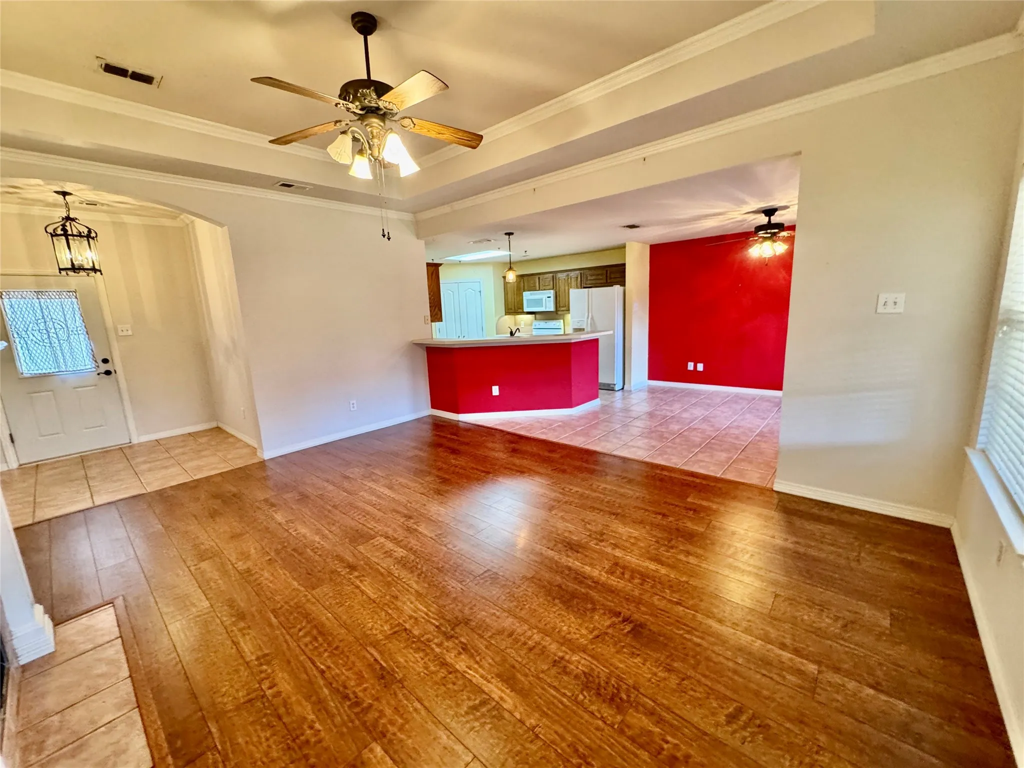 Single Family Residence For Sale in Ellis County , 204 Bluebonnet Lane, Waxahachie, Texas 75165, 2 Bedroom, 2 Bathroom, 2 Garage spaces, 1,450 Sqft, built in 2002, mls#21403746, Real Estate Agent in Waxahachie, Homes For Sale in Ellis county, Homes For Sale in Waxahachie, Realtor in Waxahachie Texas, Real Estate Brokerage Independent Realty Texas, Luminita Cordes Realtor