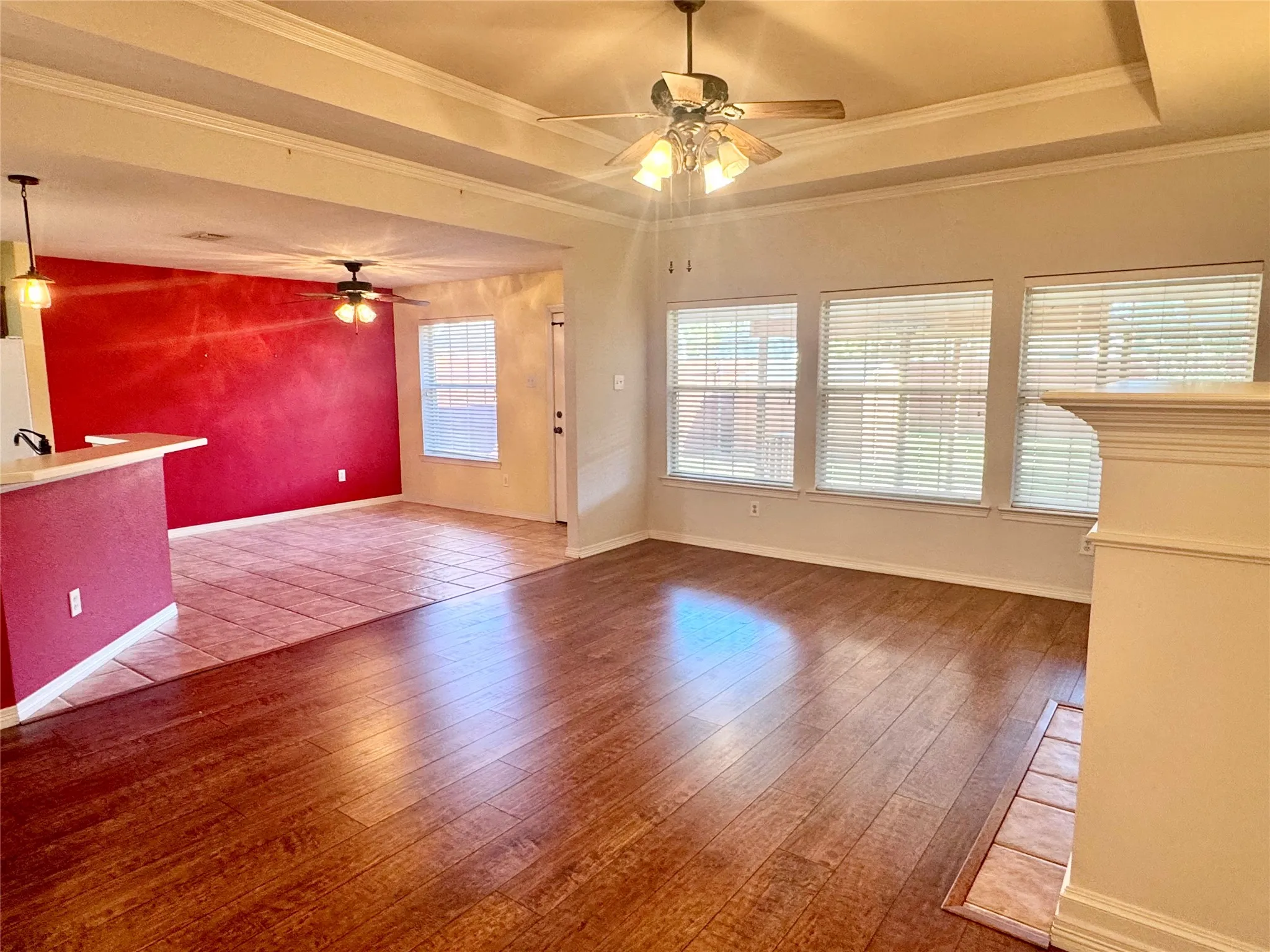 Single Family Residence For Sale in Ellis County , 204 Bluebonnet Lane, Waxahachie, Texas 75165, 2 Bedroom, 2 Bathroom, 2 Garage spaces, 1,450 Sqft, built in 2002, mls#21403746, Real Estate Agent in Waxahachie, Homes For Sale in Ellis county, Homes For Sale in Waxahachie, Realtor in Waxahachie Texas, Real Estate Brokerage Independent Realty Texas, Luminita Cordes Realtor