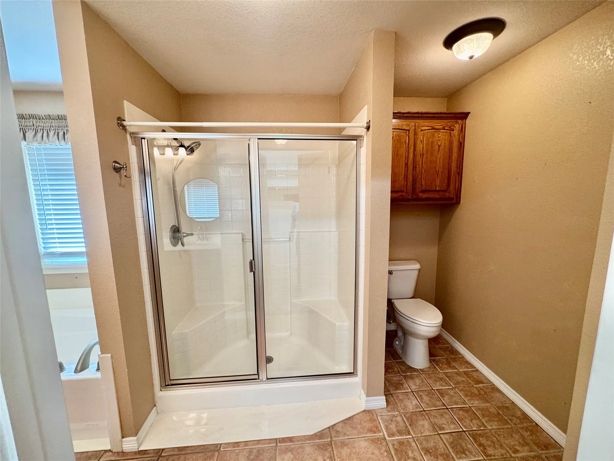 Single Family Residence For Sale in Ellis County , 204 Bluebonnet Lane, Waxahachie, Texas 75165, 2 Bedroom, 2 Bathroom, 2 Garage spaces, 1,450 Sqft, built in 2002, mls#21403746, Real Estate Agent in Waxahachie, Homes For Sale in Ellis county, Homes For Sale in Waxahachie, Realtor in Waxahachie Texas, Real Estate Brokerage Independent Realty Texas, Luminita Cordes Realtor