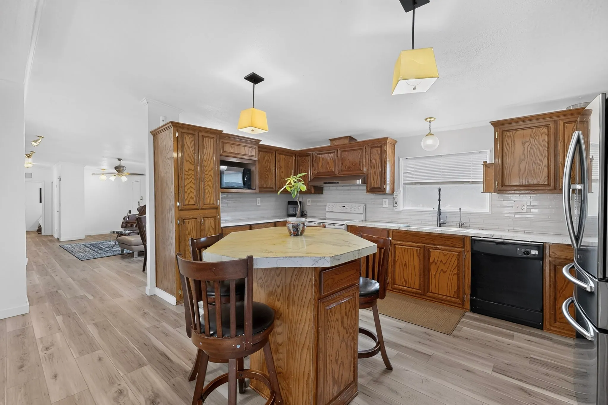 Mobile Home For Sale in Denton County , 2181 Doe Branch Road, Little Elm, Texas 75068, 4 Bedroom, 3 Bathroom, Garage spaces, 2,240 Sqft, built in 1998, mls#21402619, Real Estate Agent in Little Elm, Homes For Sale in Denton county, Homes For Sale in Little Elm, Realtor in Little Elm Texas, Real Estate Brokerage Independent Realty Texas, Luminita Cordes Realtor