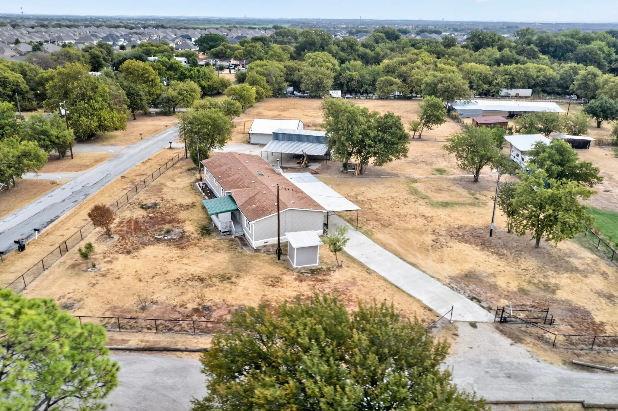Mobile Home For Sale in Denton County , 2181 Doe Branch Road, Little Elm, Texas 75068, 4 Bedroom, 3 Bathroom, Garage spaces, 2,240 Sqft, built in 1998, mls#21402619, Real Estate Agent in Little Elm, Homes For Sale in Denton county, Homes For Sale in Little Elm, Realtor in Little Elm Texas, Real Estate Brokerage Independent Realty Texas, Luminita Cordes Realtor