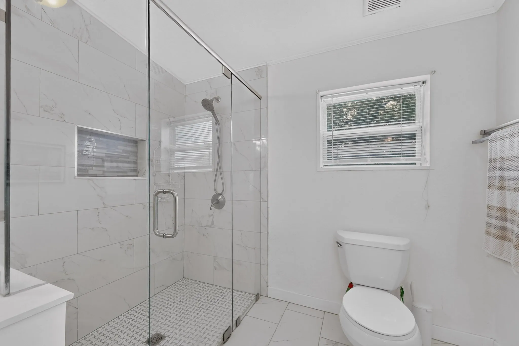 Mobile Home For Sale in Denton County , 2181 Doe Branch Road, Little Elm, Texas 75068, 4 Bedroom, 3 Bathroom, Garage spaces, 2,240 Sqft, built in 1998, mls#21402619, Real Estate Agent in Little Elm, Homes For Sale in Denton county, Homes For Sale in Little Elm, Realtor in Little Elm Texas, Real Estate Brokerage Independent Realty Texas, Luminita Cordes Realtor