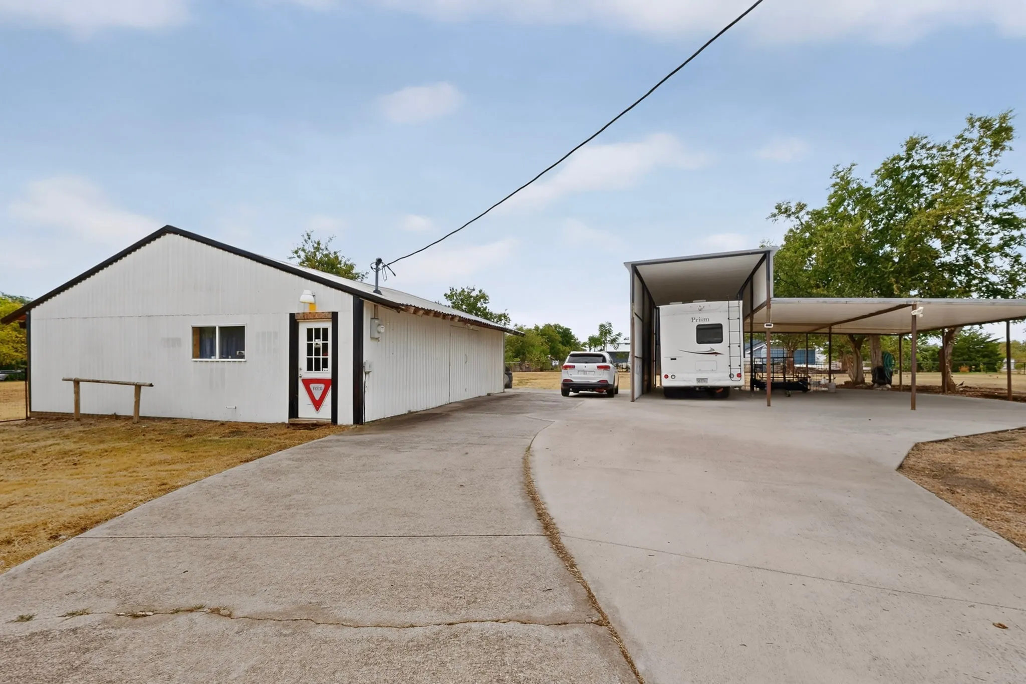 Mobile Home For Sale in Denton County , 2181 Doe Branch Road, Little Elm, Texas 75068, 4 Bedroom, 3 Bathroom, Garage spaces, 2,240 Sqft, built in 1998, mls#21402619, Real Estate Agent in Little Elm, Homes For Sale in Denton county, Homes For Sale in Little Elm, Realtor in Little Elm Texas, Real Estate Brokerage Independent Realty Texas, Luminita Cordes Realtor