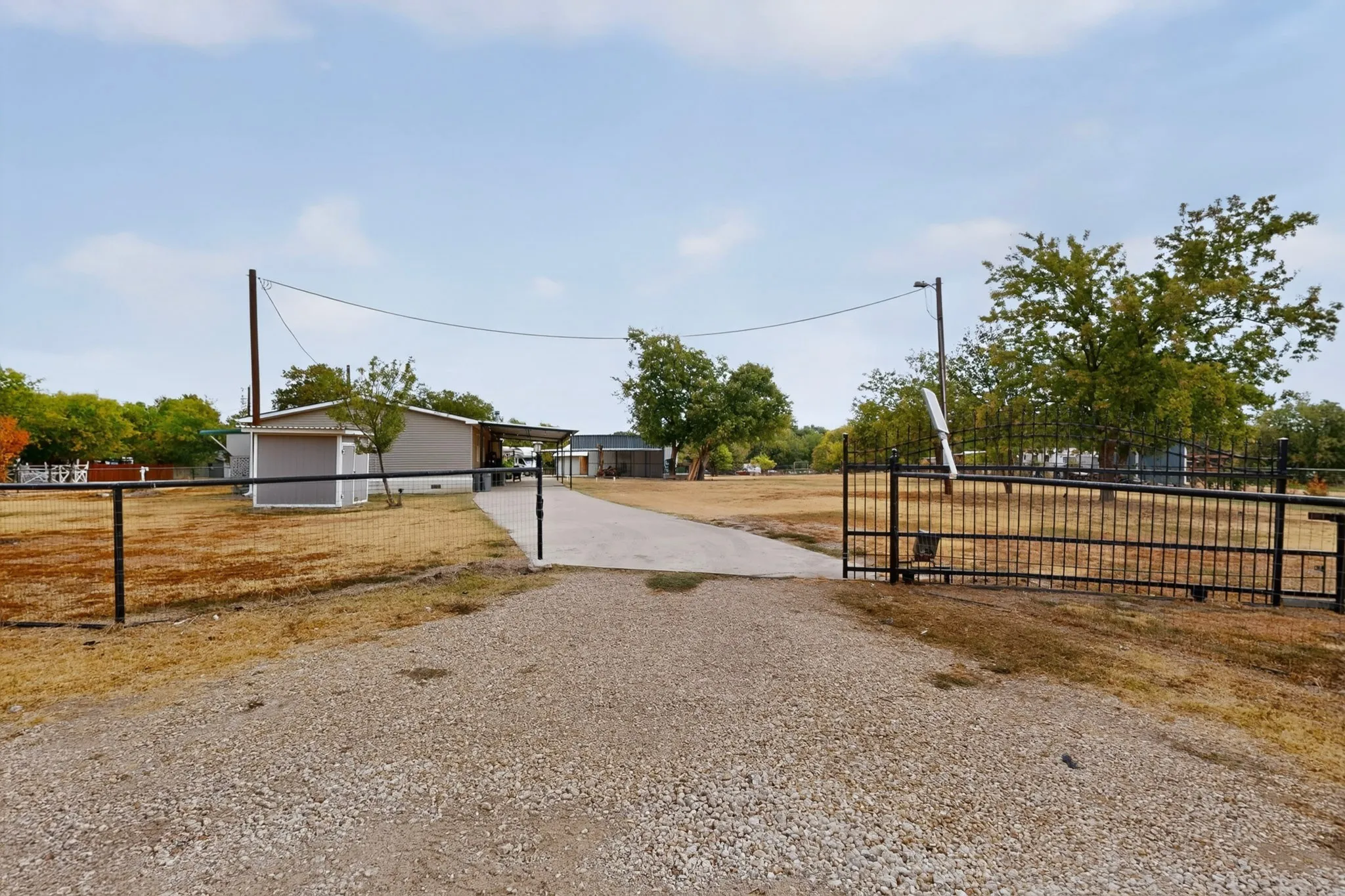 Mobile Home For Sale in Denton County , 2181 Doe Branch Road, Little Elm, Texas 75068, 4 Bedroom, 3 Bathroom, Garage spaces, 2,240 Sqft, built in 1998, mls#21402619, Real Estate Agent in Little Elm, Homes For Sale in Denton county, Homes For Sale in Little Elm, Realtor in Little Elm Texas, Real Estate Brokerage Independent Realty Texas, Luminita Cordes Realtor