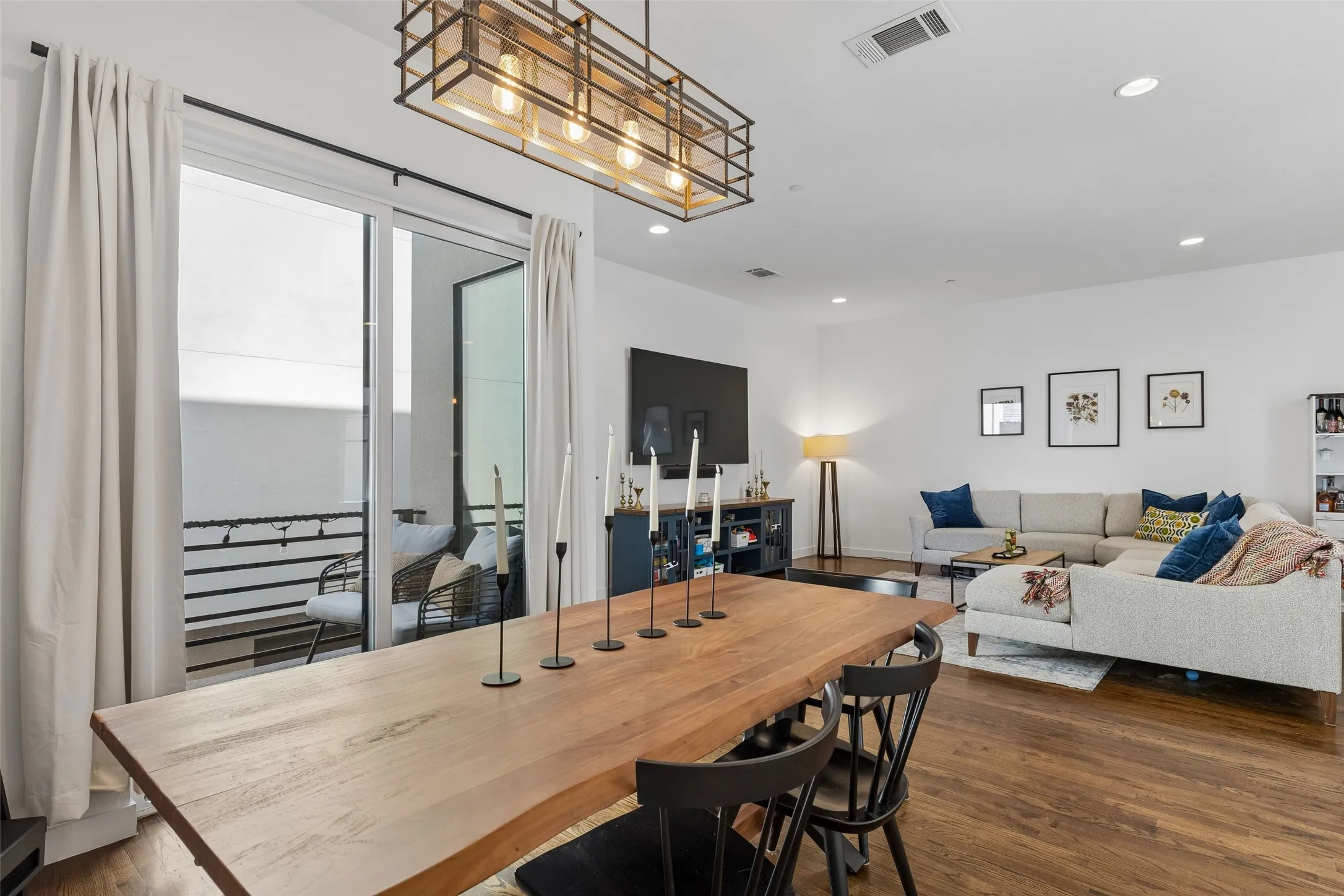 Condominium For Rent in Dallas County , 2115 Bennett Avenue 30, Dallas, Texas 75206, 2 Bedroom, 3 Bathroom, 2 Garage spaces, 1,717 Sqft, built in 2016, mls#21403302, Real Estate Agent in Dallas, Homes For Rent in Dallas county, Homes For Rent in Dallas, Realtor in Dallas Texas, Real Estate Brokerage Independent Realty Texas, Luminita Cordes Realtor