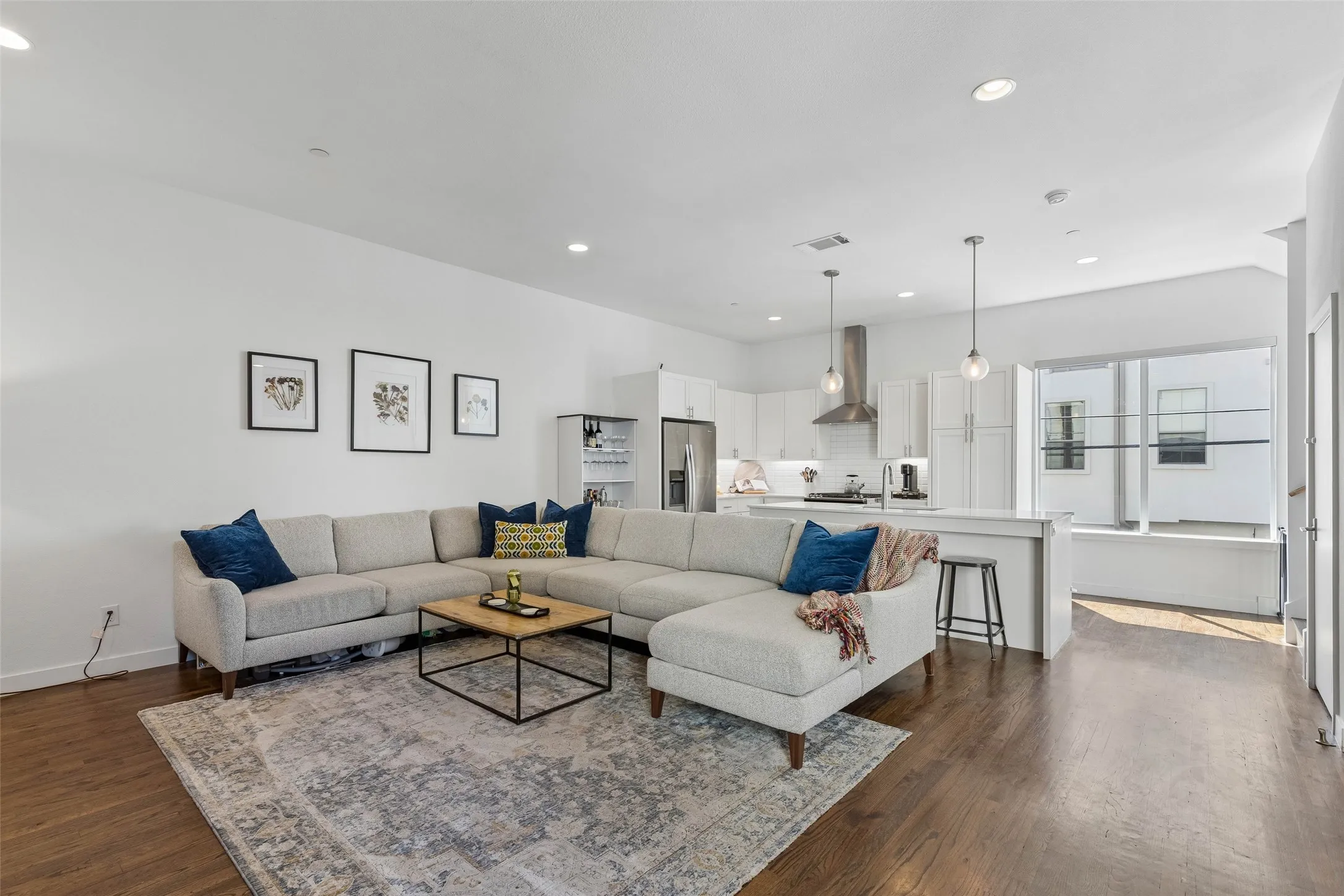 Condominium For Rent in Dallas County , 2115 Bennett Avenue 30, Dallas, Texas 75206, 2 Bedroom, 3 Bathroom, 2 Garage spaces, 1,717 Sqft, built in 2016, mls#21403302, Real Estate Agent in Dallas, Homes For Rent in Dallas county, Homes For Rent in Dallas, Realtor in Dallas Texas, Real Estate Brokerage Independent Realty Texas, Luminita Cordes Realtor