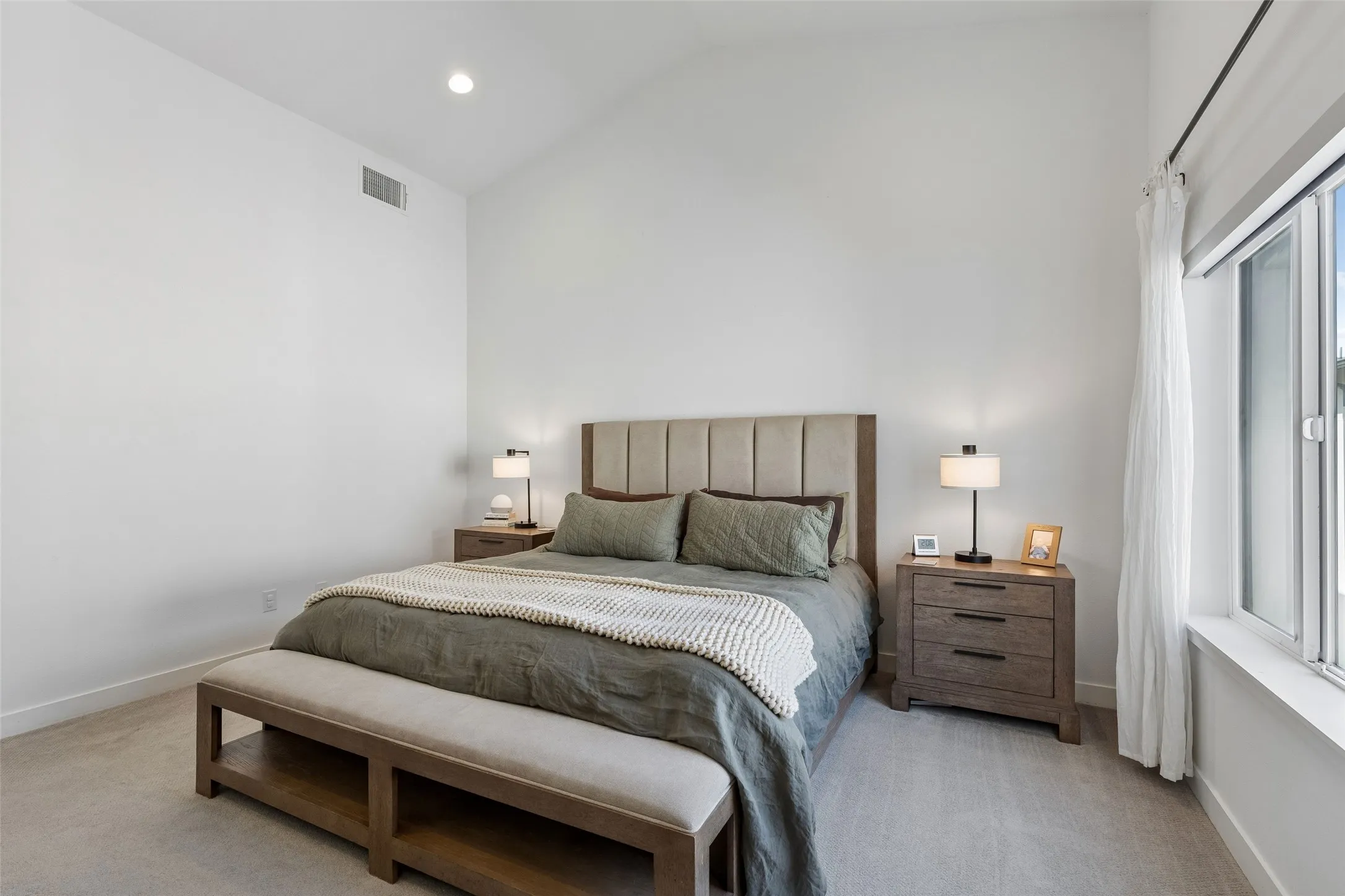 Condominium For Rent in Dallas County , 2115 Bennett Avenue 30, Dallas, Texas 75206, 2 Bedroom, 3 Bathroom, 2 Garage spaces, 1,717 Sqft, built in 2016, mls#21403302, Real Estate Agent in Dallas, Homes For Rent in Dallas county, Homes For Rent in Dallas, Realtor in Dallas Texas, Real Estate Brokerage Independent Realty Texas, Luminita Cordes Realtor
