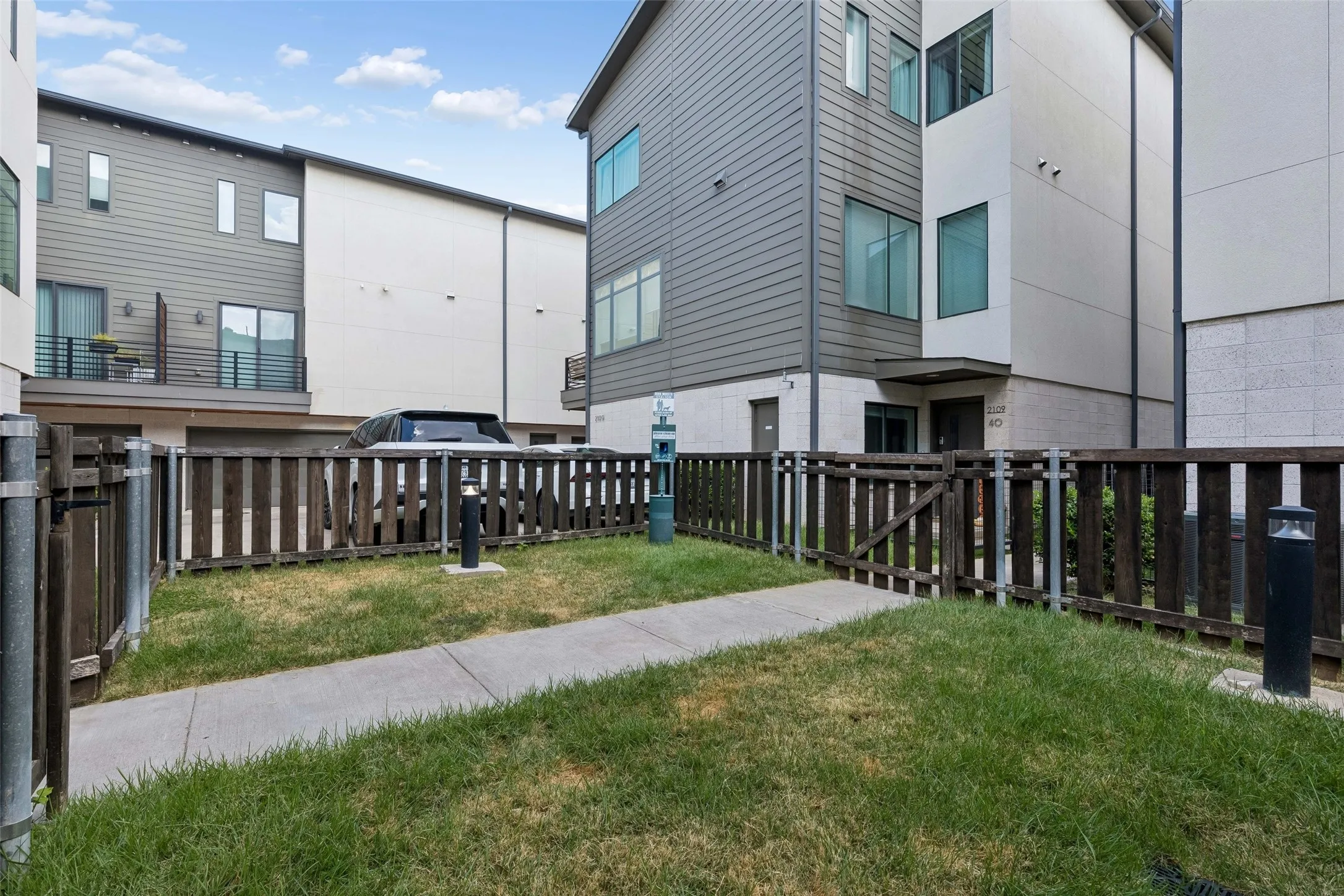 Condominium For Rent in Dallas County , 2115 Bennett Avenue 30, Dallas, Texas 75206, 2 Bedroom, 3 Bathroom, 2 Garage spaces, 1,717 Sqft, built in 2016, mls#21403302, Real Estate Agent in Dallas, Homes For Rent in Dallas county, Homes For Rent in Dallas, Realtor in Dallas Texas, Real Estate Brokerage Independent Realty Texas, Luminita Cordes Realtor