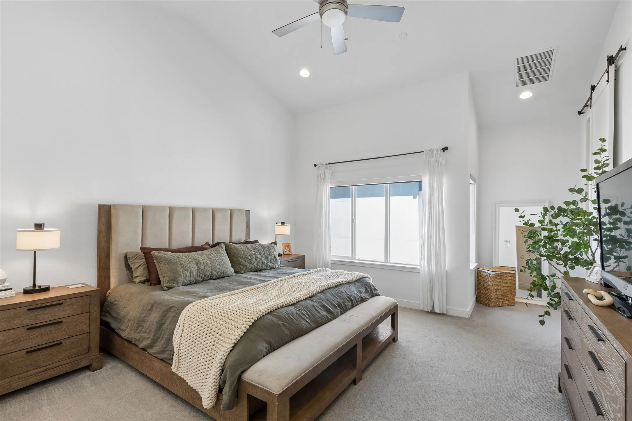 Condominium For Rent in Dallas County , 2115 Bennett Avenue 30, Dallas, Texas 75206, 2 Bedroom, 3 Bathroom, 2 Garage spaces, 1,717 Sqft, built in 2016, mls#21403302, Real Estate Agent in Dallas, Homes For Rent in Dallas county, Homes For Rent in Dallas, Realtor in Dallas Texas, Real Estate Brokerage Independent Realty Texas, Luminita Cordes Realtor