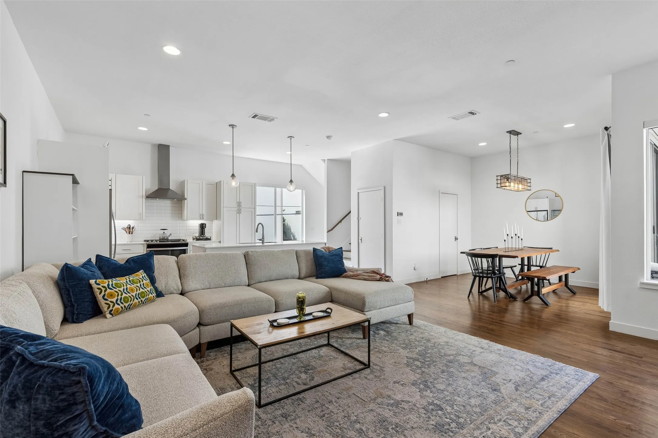 Condominium For Rent in Dallas County , 2115 Bennett Avenue 30, Dallas, Texas 75206, 2 Bedroom, 3 Bathroom, 2 Garage spaces, 1,717 Sqft, built in 2016, mls#21403302, Real Estate Agent in Dallas, Homes For Rent in Dallas county, Homes For Rent in Dallas, Realtor in Dallas Texas, Real Estate Brokerage Independent Realty Texas, Luminita Cordes Realtor