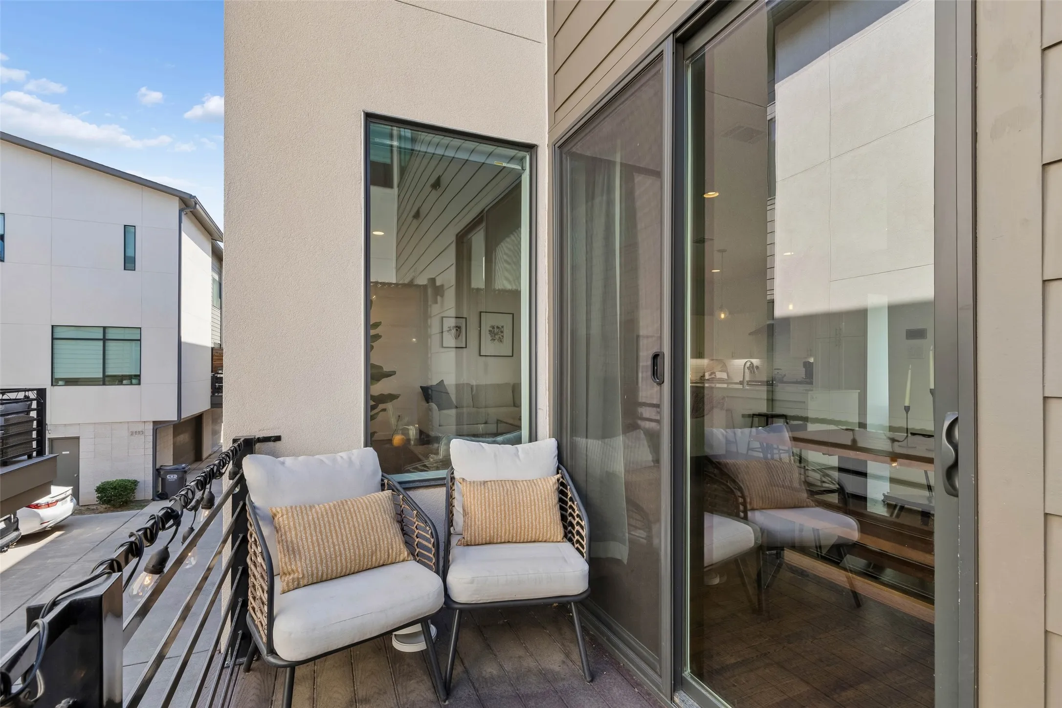 Condominium For Rent in Dallas County , 2115 Bennett Avenue 30, Dallas, Texas 75206, 2 Bedroom, 3 Bathroom, 2 Garage spaces, 1,717 Sqft, built in 2016, mls#21403302, Real Estate Agent in Dallas, Homes For Rent in Dallas county, Homes For Rent in Dallas, Realtor in Dallas Texas, Real Estate Brokerage Independent Realty Texas, Luminita Cordes Realtor
