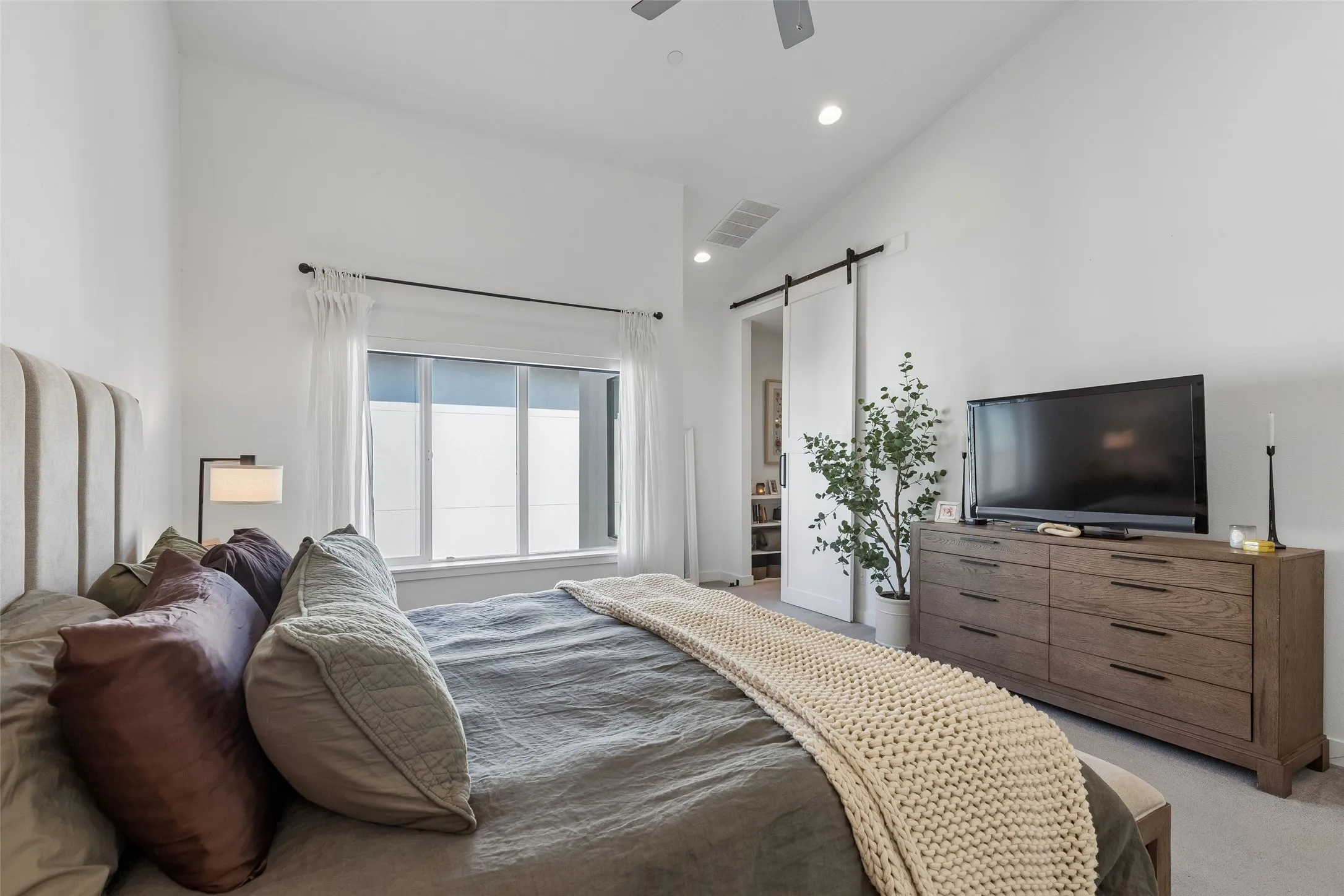 Condominium For Rent in Dallas County , 2115 Bennett Avenue 30, Dallas, Texas 75206, 2 Bedroom, 3 Bathroom, 2 Garage spaces, 1,717 Sqft, built in 2016, mls#21403302, Real Estate Agent in Dallas, Homes For Rent in Dallas county, Homes For Rent in Dallas, Realtor in Dallas Texas, Real Estate Brokerage Independent Realty Texas, Luminita Cordes Realtor