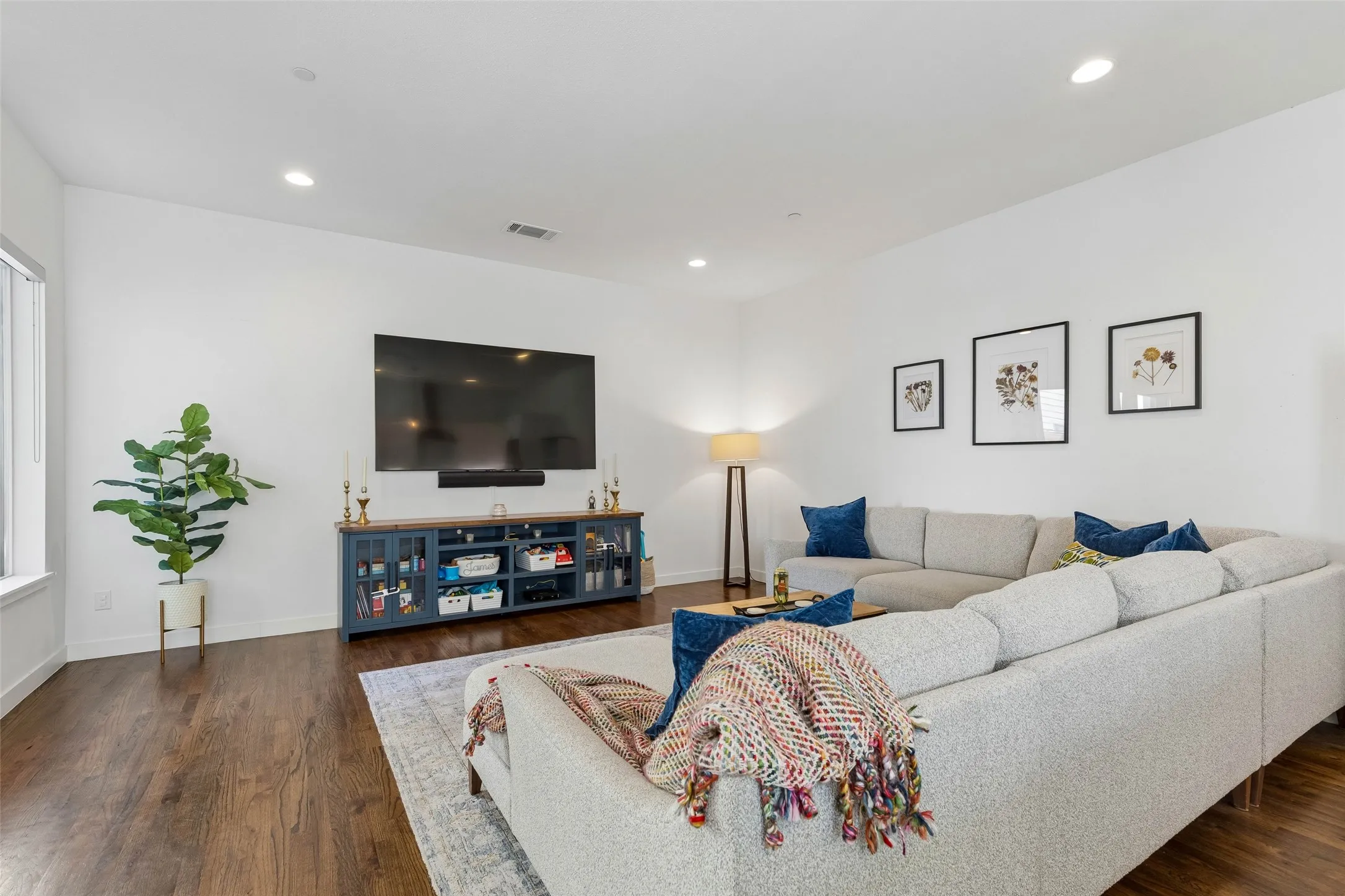 Condominium For Rent in Dallas County , 2115 Bennett Avenue 30, Dallas, Texas 75206, 2 Bedroom, 3 Bathroom, 2 Garage spaces, 1,717 Sqft, built in 2016, mls#21403302, Real Estate Agent in Dallas, Homes For Rent in Dallas county, Homes For Rent in Dallas, Realtor in Dallas Texas, Real Estate Brokerage Independent Realty Texas, Luminita Cordes Realtor