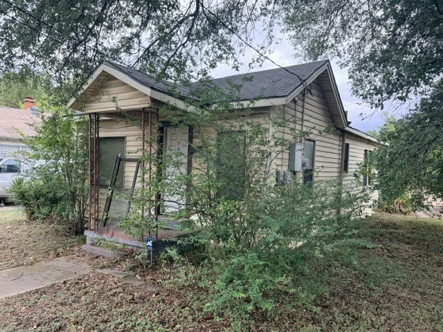 Single Family Residence For Sale in Mc Lennan County , 501 Hatton Street, Waco, Texas 76704, 3 Bedroom, 1 Bathroom, Garage spaces, 1,040 Sqft, built in 1925, mls#21397073, Real Estate Agent in Waco, Homes For Sale in Mc Lennan county, Homes For Sale in Waco, Realtor in Waco Texas, Real Estate Brokerage Independent Realty Texas, Luminita Cordes Realtor