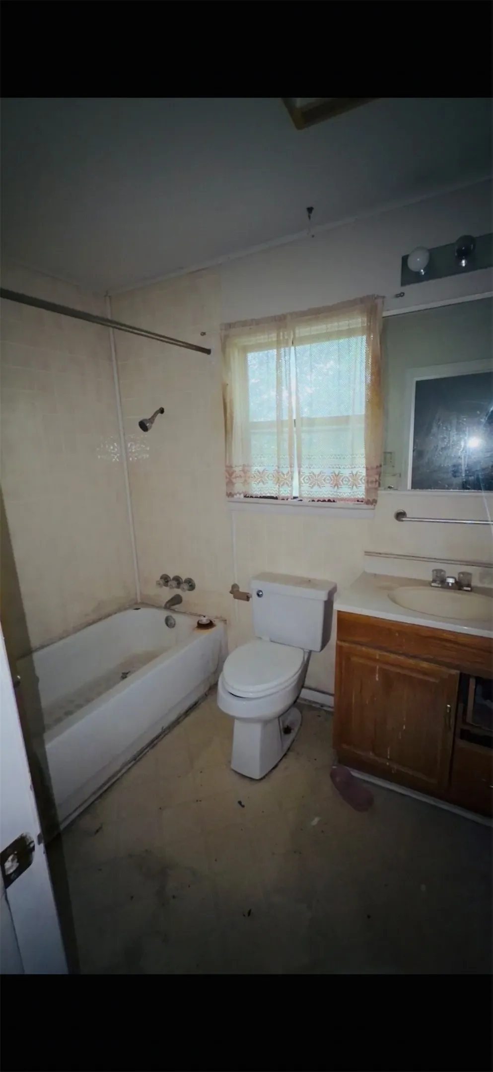 Single Family Residence For Sale in Mc Lennan County , 501 Hatton Street, Waco, Texas 76704, 3 Bedroom, 1 Bathroom, Garage spaces, 1,040 Sqft, built in 1925, mls#21397073, Real Estate Agent in Waco, Homes For Sale in Mc Lennan county, Homes For Sale in Waco, Realtor in Waco Texas, Real Estate Brokerage Independent Realty Texas, Luminita Cordes Realtor