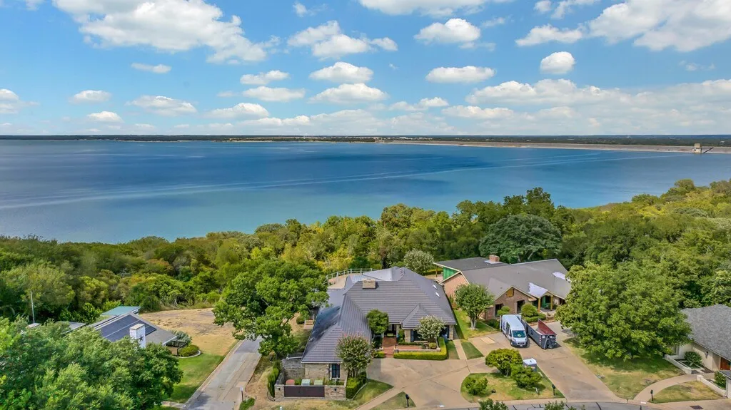 Single Family Residence For Sale in Mc Lennan County , 3711 Windmill Hill Drive, Waco, Texas 76710, 3 Bedroom, 4 Bathroom, 2 Garage spaces, 4,180 Sqft, built in 1973, mls#21402105, Real Estate Agent in Waco, Homes For Sale in Mc Lennan county, Homes For Sale in Waco, Realtor in Waco Texas, Real Estate Brokerage Independent Realty Texas, Luminita Cordes Realtor