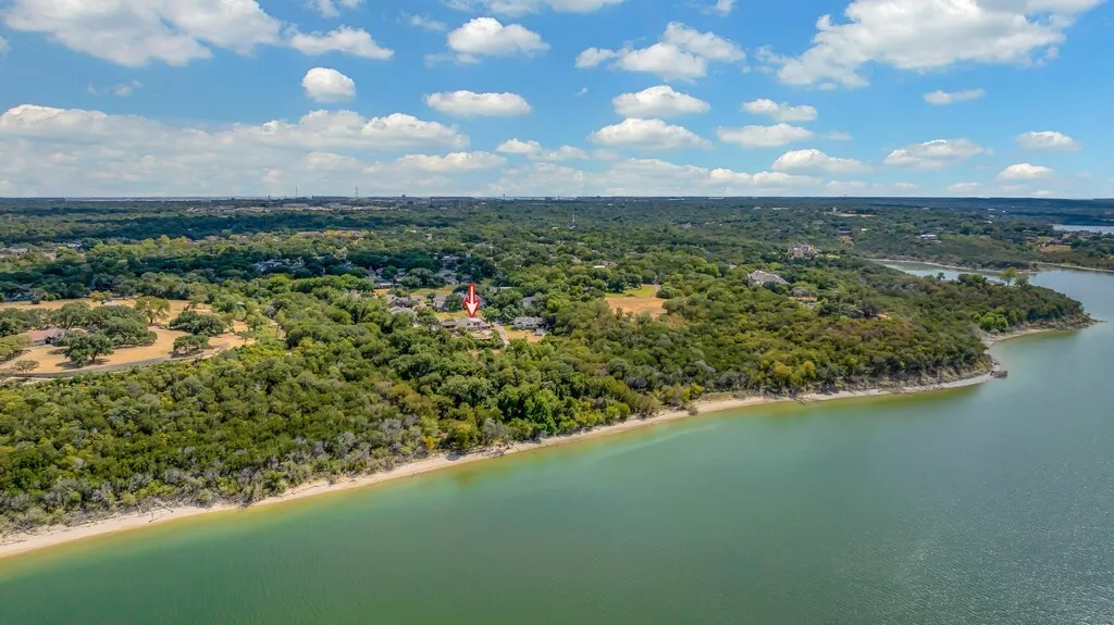 Single Family Residence For Sale in Mc Lennan County , 3711 Windmill Hill Drive, Waco, Texas 76710, 3 Bedroom, 4 Bathroom, 2 Garage spaces, 4,180 Sqft, built in 1973, mls#21402105, Real Estate Agent in Waco, Homes For Sale in Mc Lennan county, Homes For Sale in Waco, Realtor in Waco Texas, Real Estate Brokerage Independent Realty Texas, Luminita Cordes Realtor