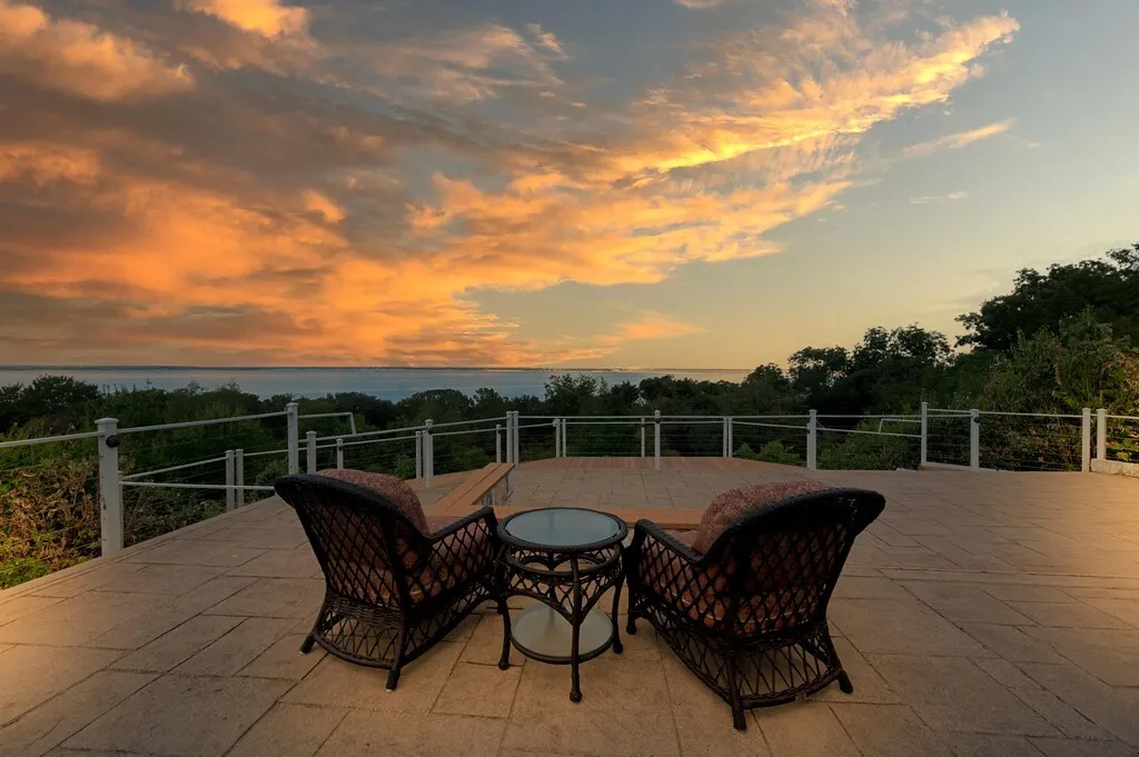 Single Family Residence For Sale in Mc Lennan County , 3711 Windmill Hill Drive, Waco, Texas 76710, 3 Bedroom, 4 Bathroom, 2 Garage spaces, 4,180 Sqft, built in 1973, mls#21402105, Real Estate Agent in Waco, Homes For Sale in Mc Lennan county, Homes For Sale in Waco, Realtor in Waco Texas, Real Estate Brokerage Independent Realty Texas, Luminita Cordes Realtor