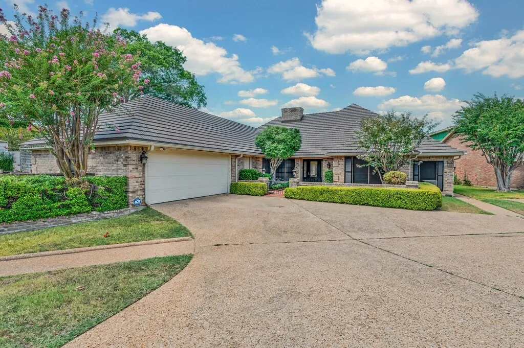 Single Family Residence For Sale in Mc Lennan County , 3711 Windmill Hill Drive, Waco, Texas 76710, 3 Bedroom, 4 Bathroom, 2 Garage spaces, 4,180 Sqft, built in 1973, mls#21402105, Real Estate Agent in Waco, Homes For Sale in Mc Lennan county, Homes For Sale in Waco, Realtor in Waco Texas, Real Estate Brokerage Independent Realty Texas, Luminita Cordes Realtor